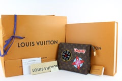 Louis Vuitton Toiletry Pouch Poche Stories Monogram Patches 26 Toieltte 1lz0925