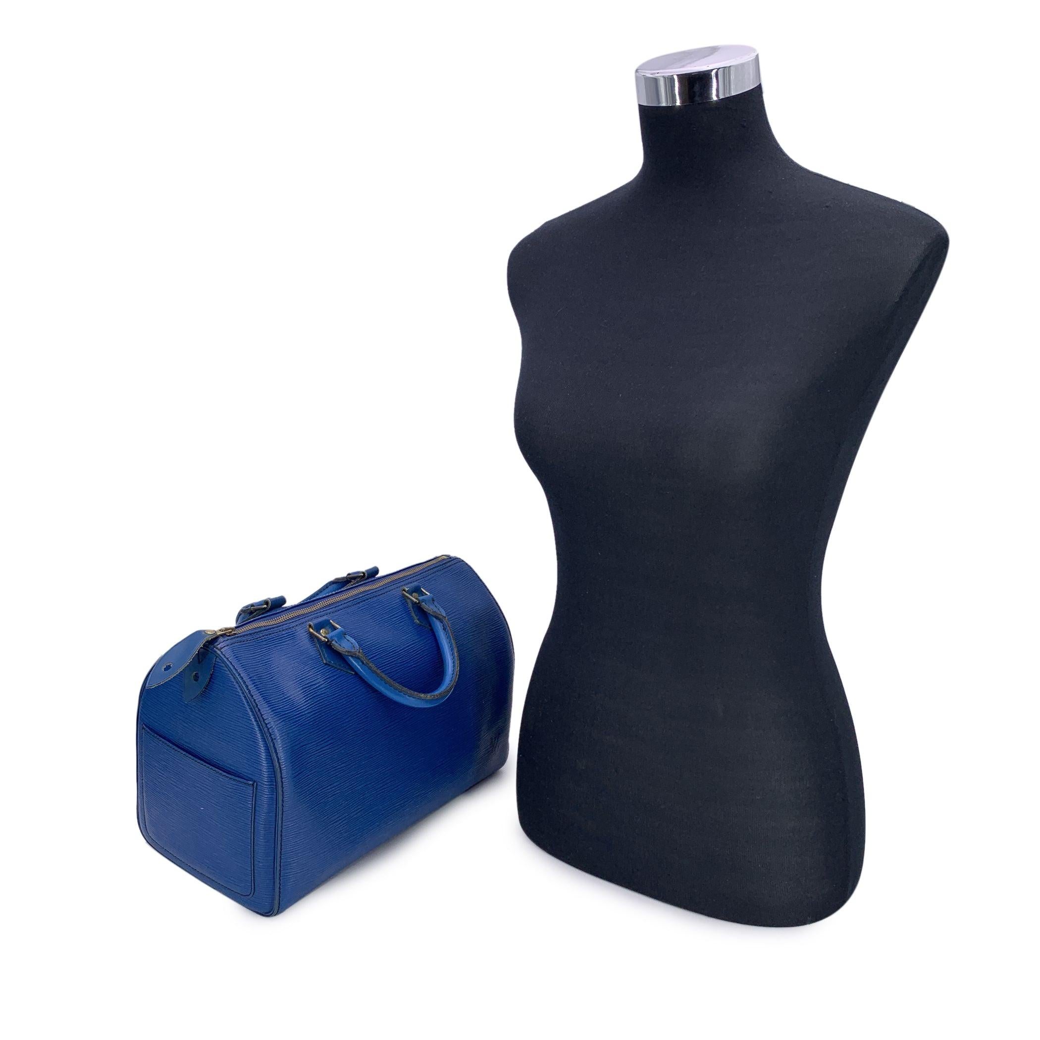 This beautiful Bag will come with a Certificate of Authenticity provided by Entrupy. The certificate will be provided at no further cost Step into the world of timeless luxury with the Louis Vuitton Speedy, crafted from the iconic textured Toledo