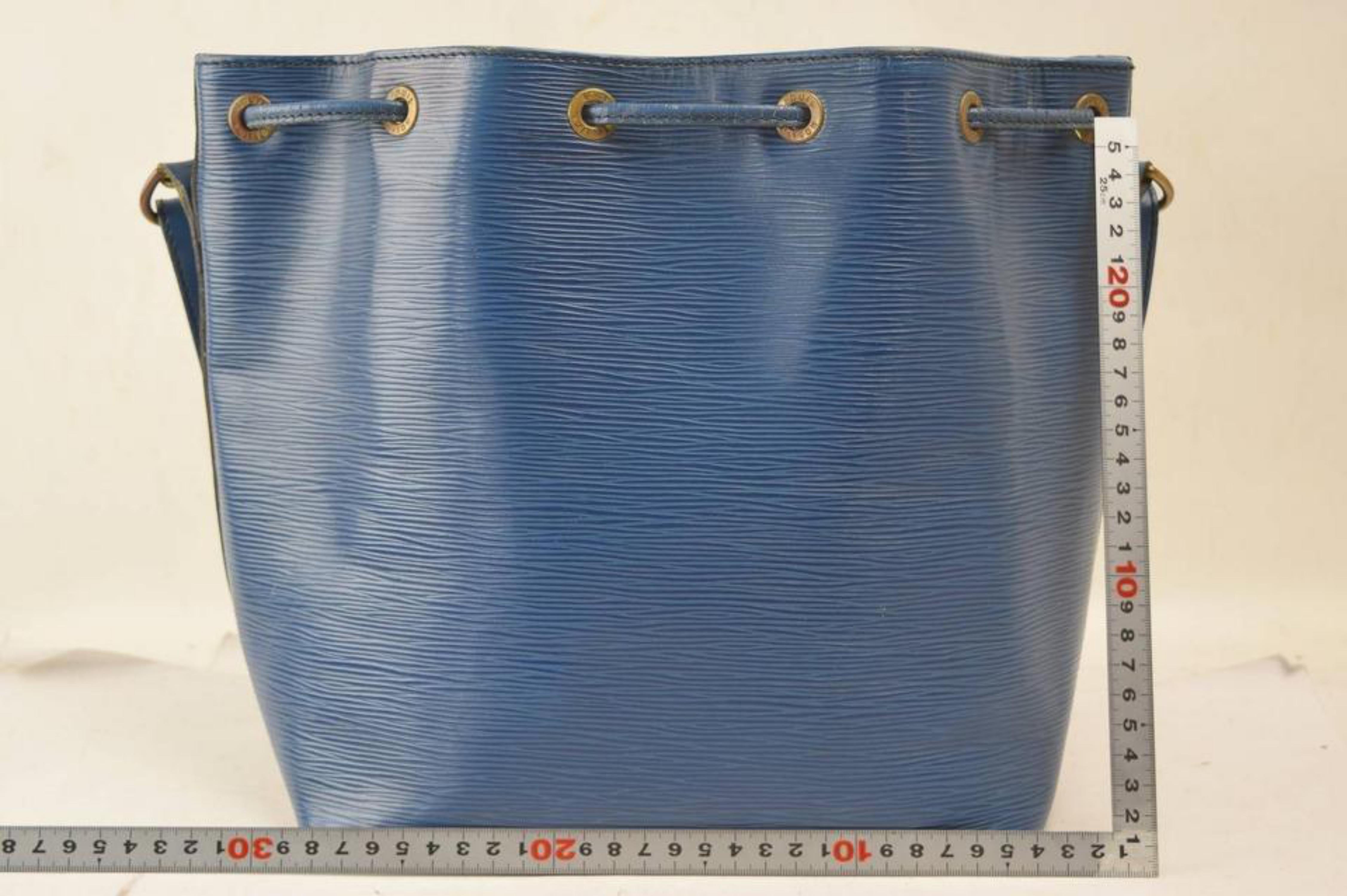 Louis Vuitton Toledo Epi Petit Noe Drawstring Hobo 867928 Blue Leather Shoulder For Sale 2