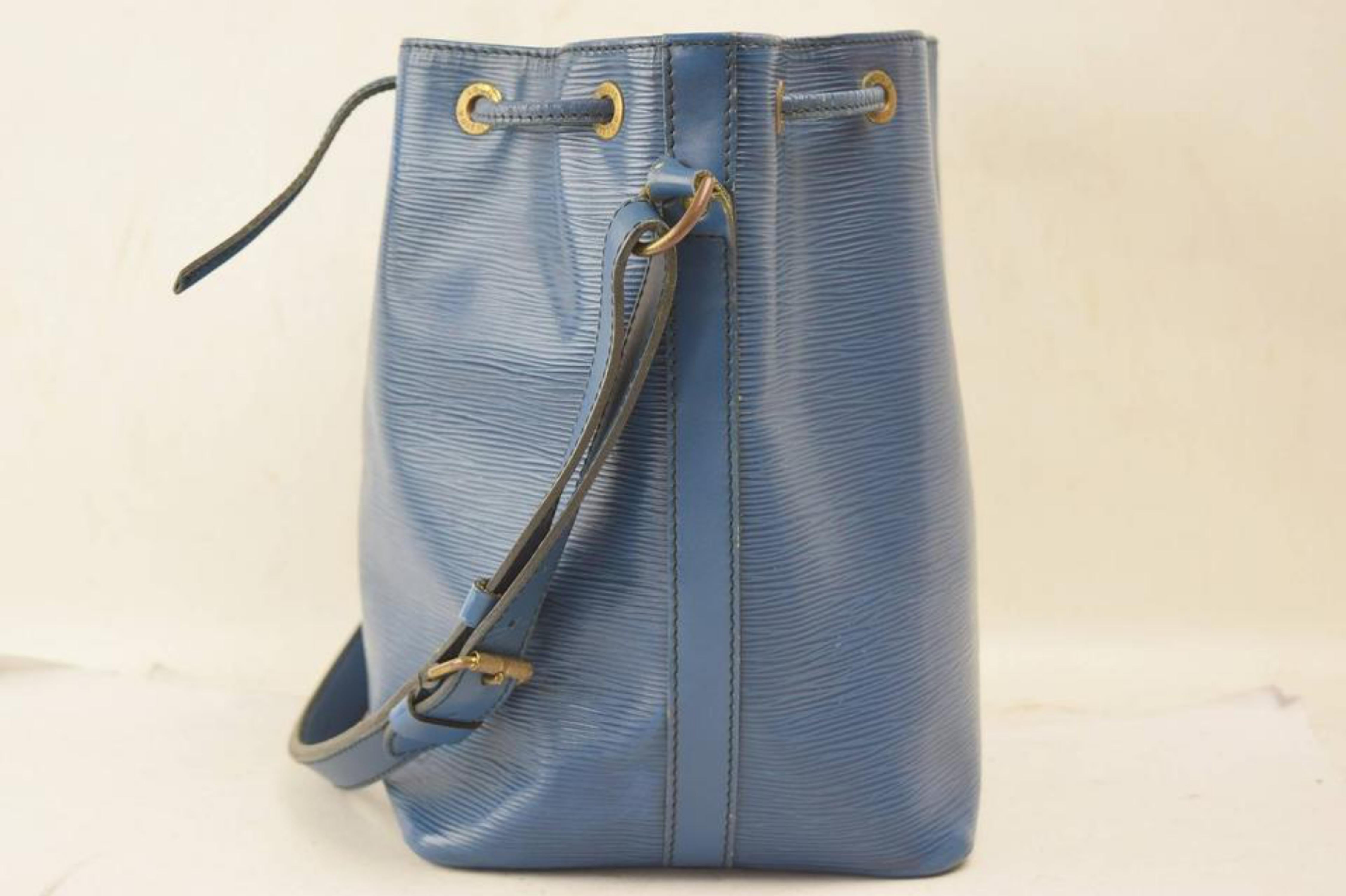 Louis Vuitton Toledo Epi Petit Noe Drawstring Hobo 867928 Blue Leather Shoulder For Sale 4