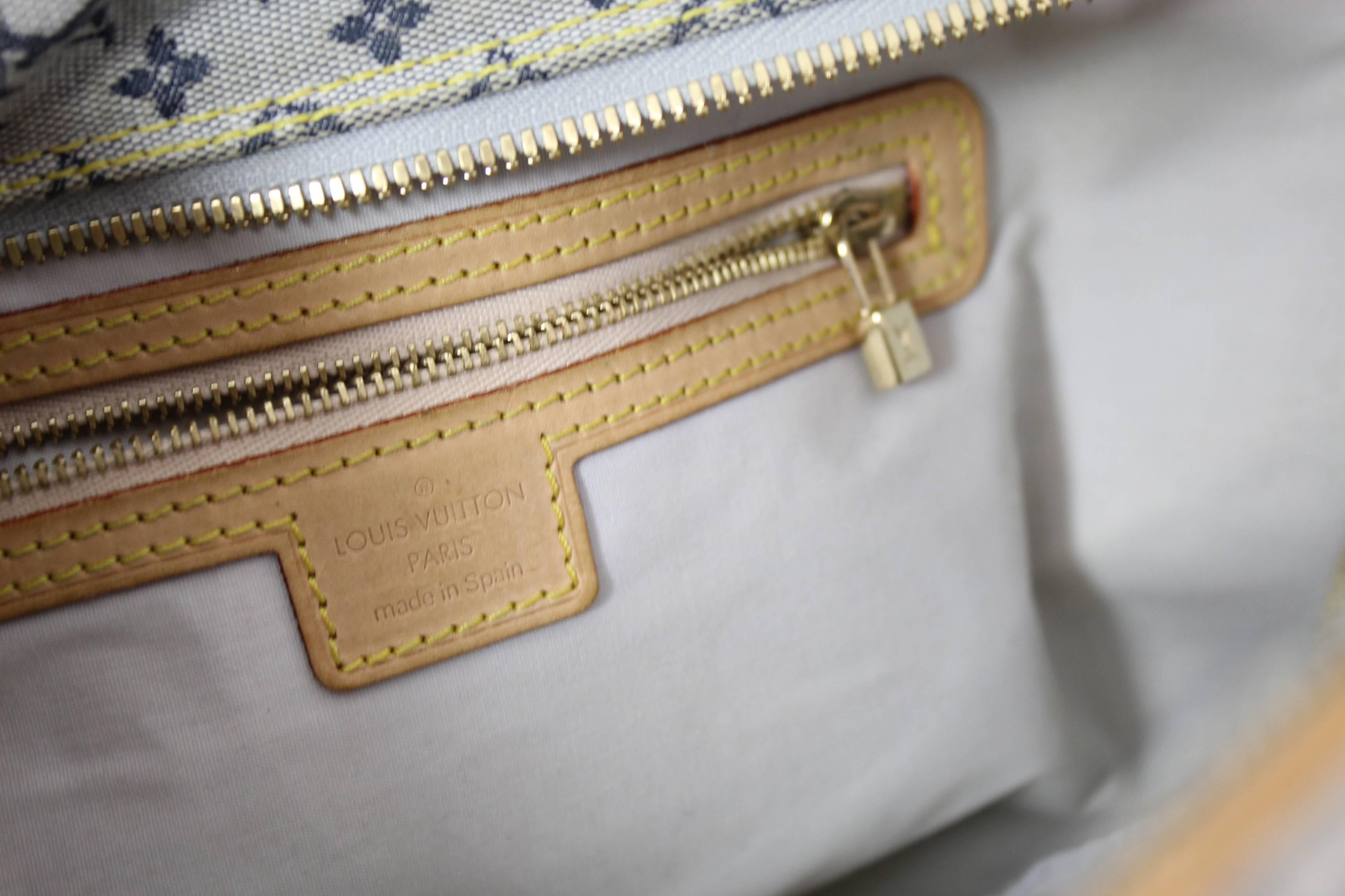 Louis Vuitton Top Handle Canvas Bag In Good Condition In Paris, FR