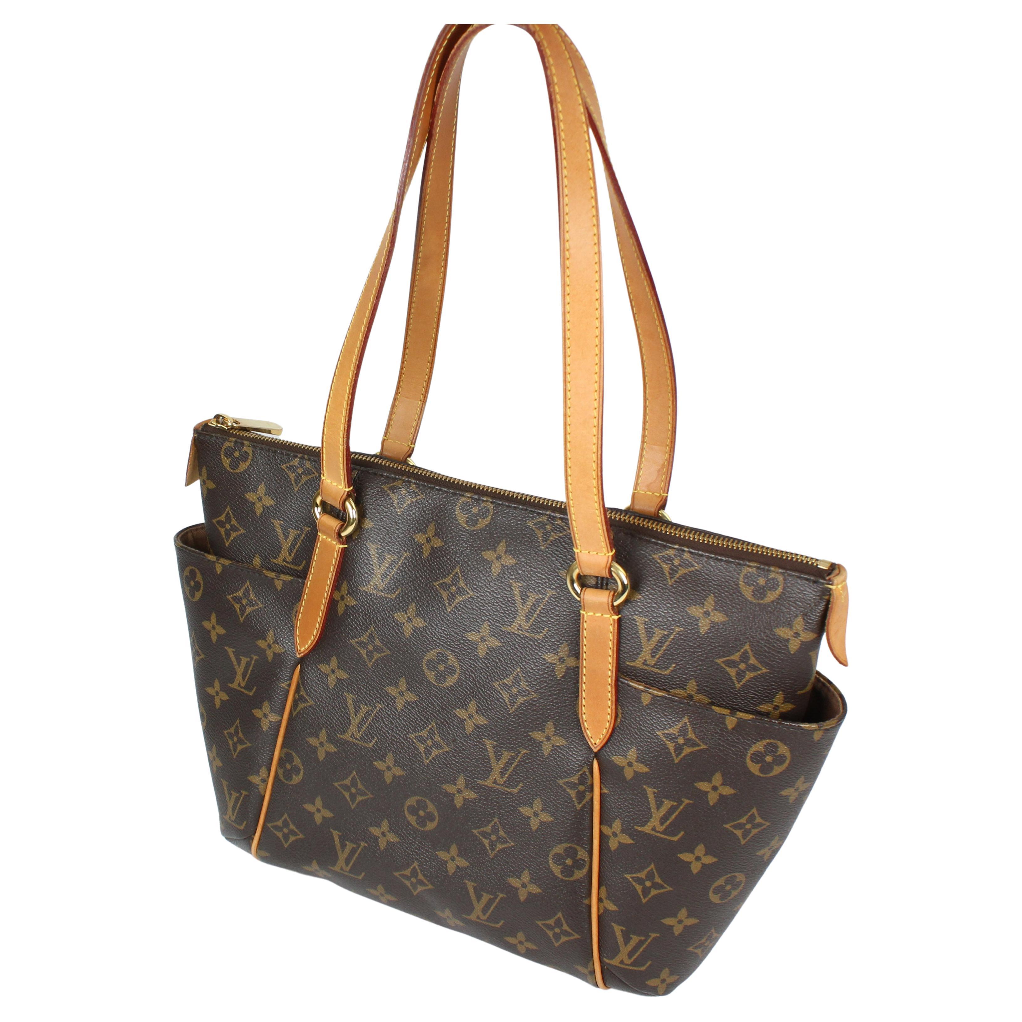 Louis Vuitton Totally Handbag in Leather For Sale
