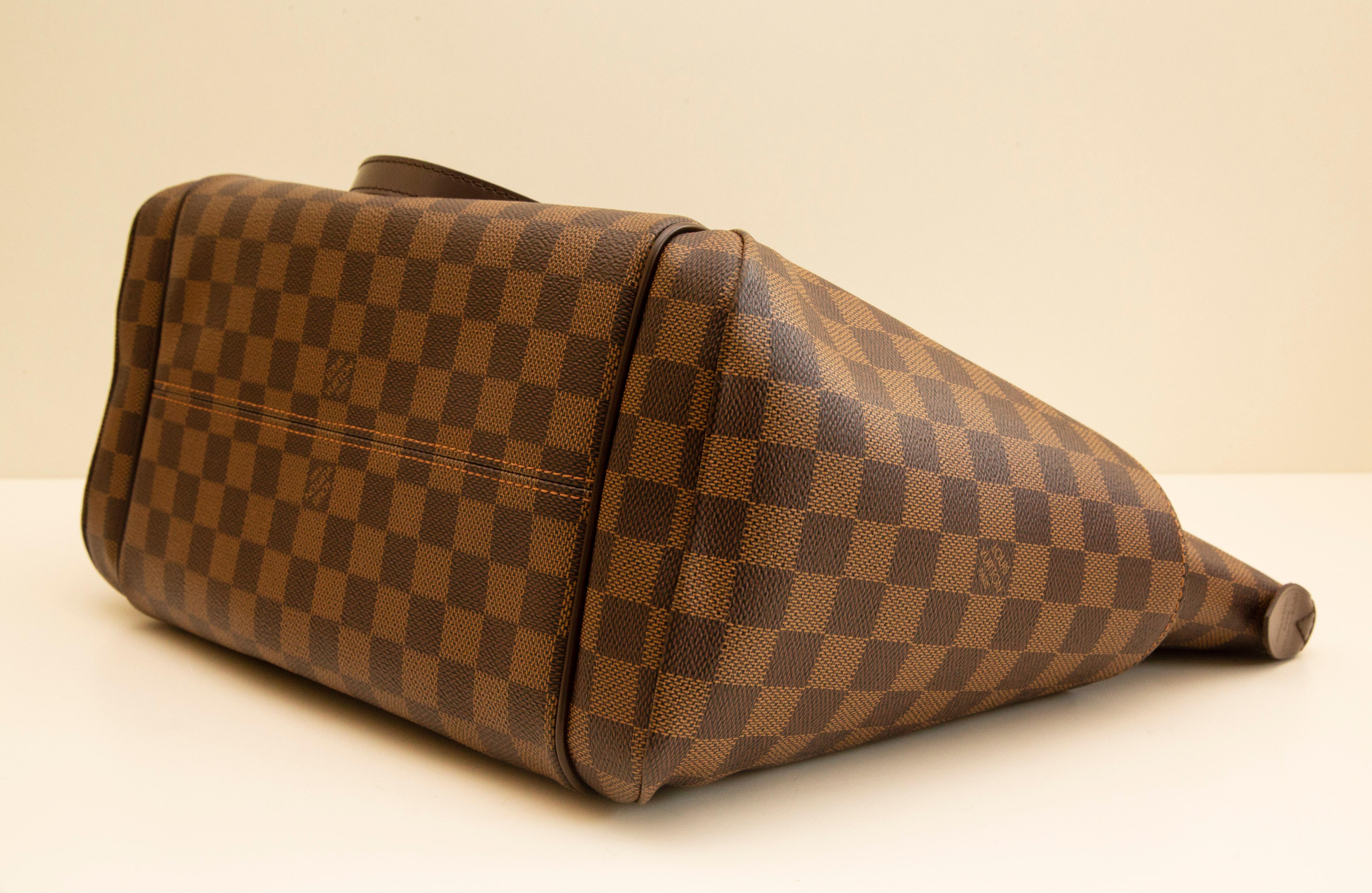 Women's or Men's Louis Vuitton Totally MM In Damier Ebene Coated Canvas For Sale