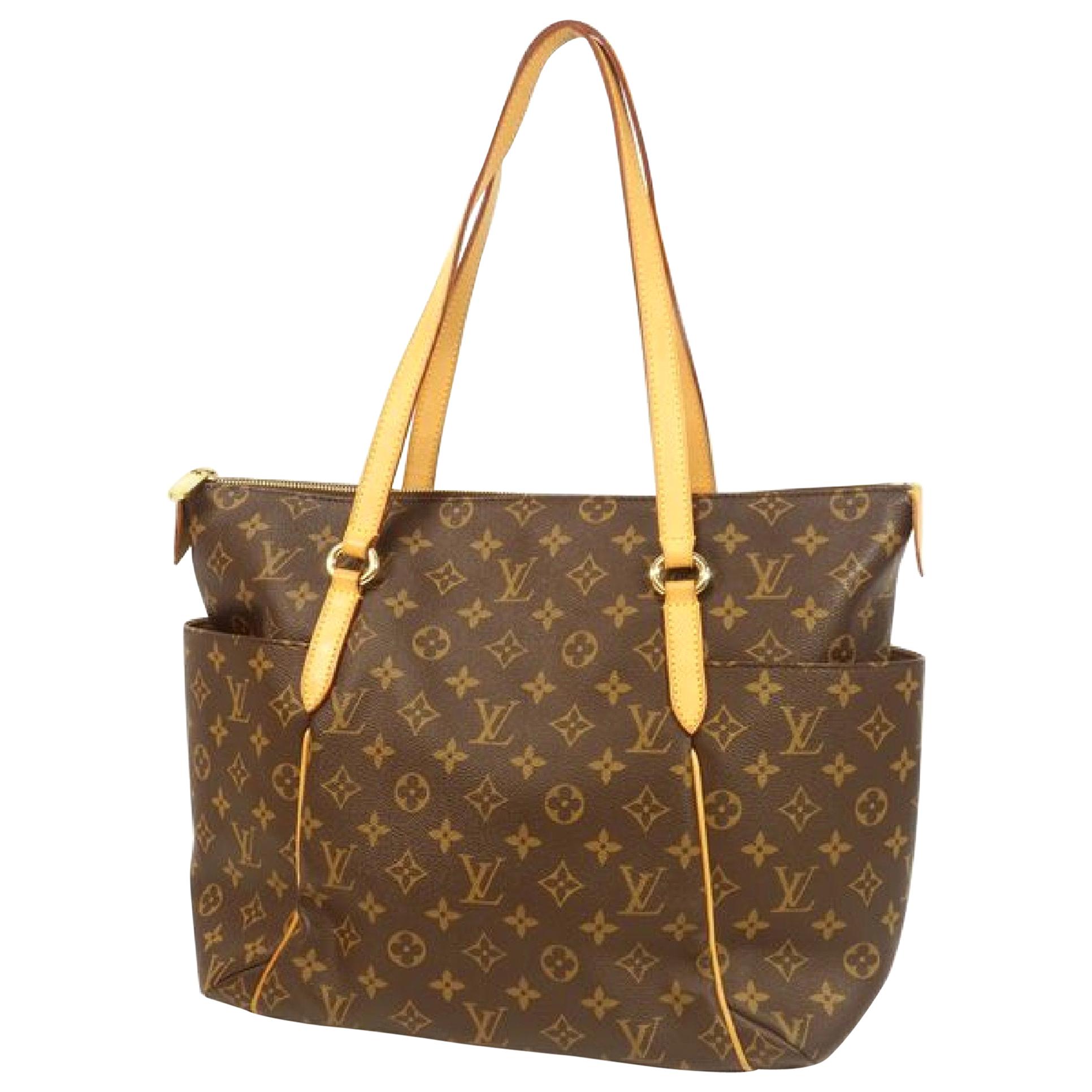 An authentic LOUIS VUITTON Totally MM Womens tote bag M56689 brown. The color is Brown. The outside material is Monogram canvas. The pattern is TotallyMM. This item is Contemporary. The year of manufacture would be 2011.
Rank
AB signs of wear