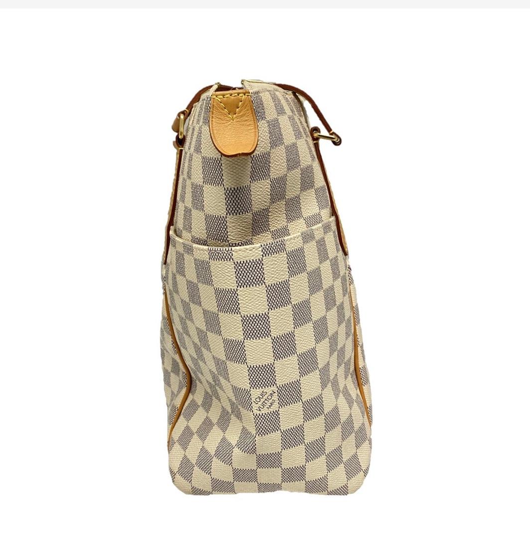 The Gorgeous Totally Bag discontinued and hard to find! This is the Mm size which is the middle size in the Totally line in one of the most coveted pattern out there the Beautiful Damier Azur! - Size: W:17.7