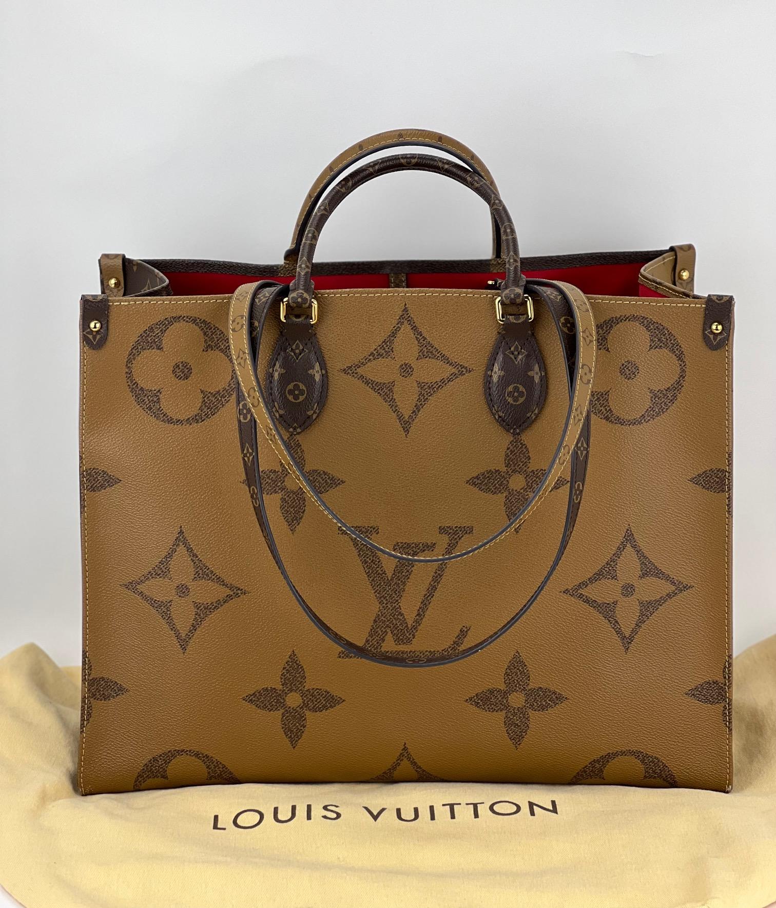 Gebrauchtes  100% authentisch
Louis Vuitton ONTHEGO GM Umgekehrter Riese
Monogram OTG M45320 mit Zusatzeinsatz 
BEWERTUNG: A-..Ausgezeichnet, fast neuwertig, nur
leichte Gebrauchsspuren
MATERIAL: Monogramm Giant Reverse beschichtete
