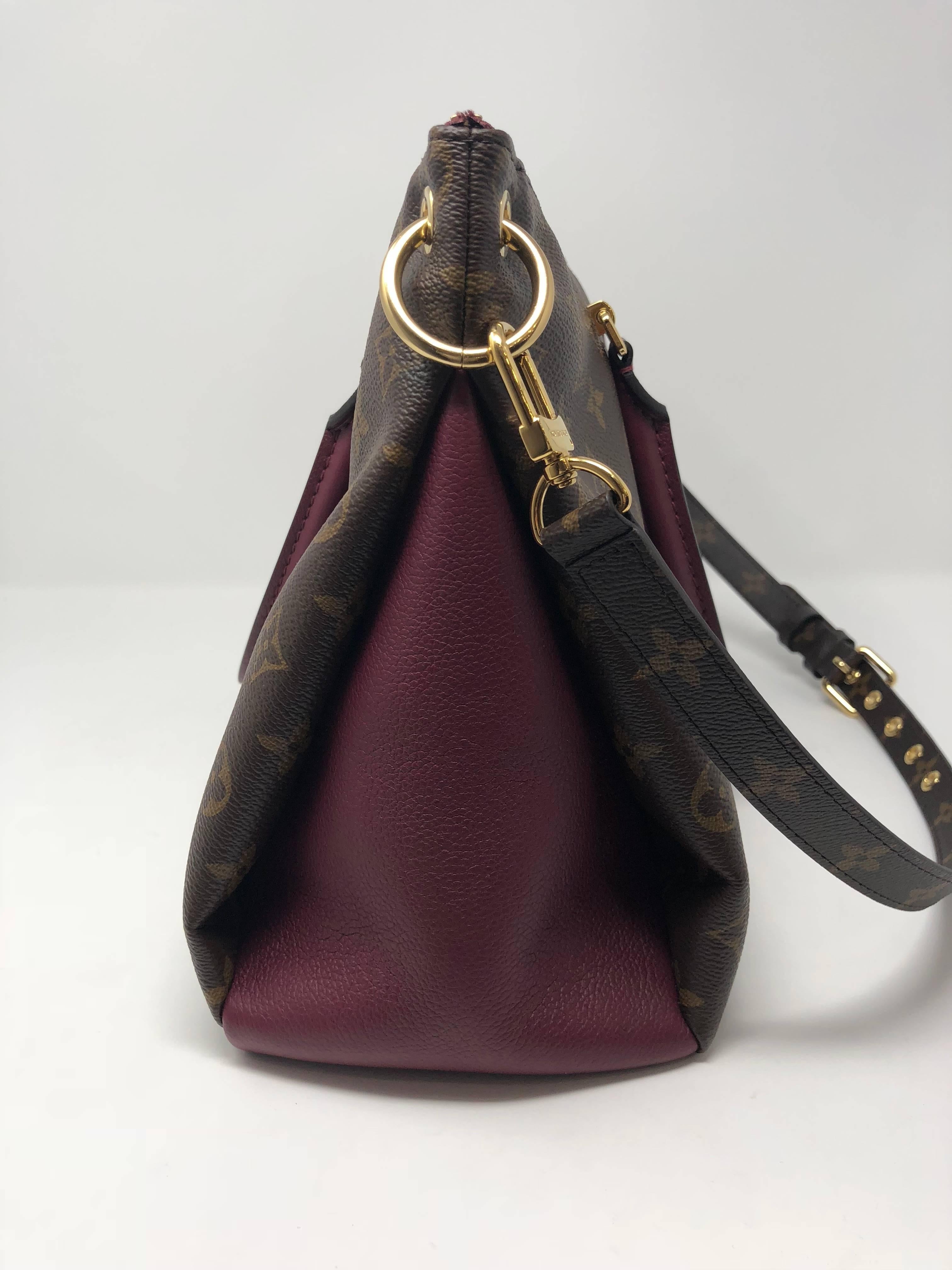 Louis Vuitton Pallas BB Burgundy Tote   In Excellent Condition In Athens, GA