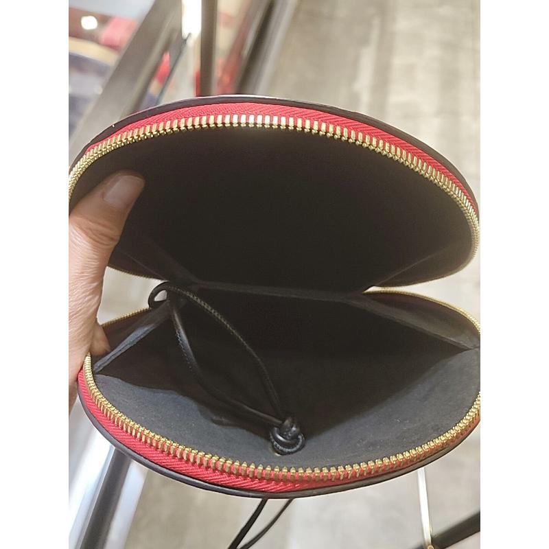 Louis Vuitton Toupie Sac à bandoulière en cuir verni rouge en vente 6