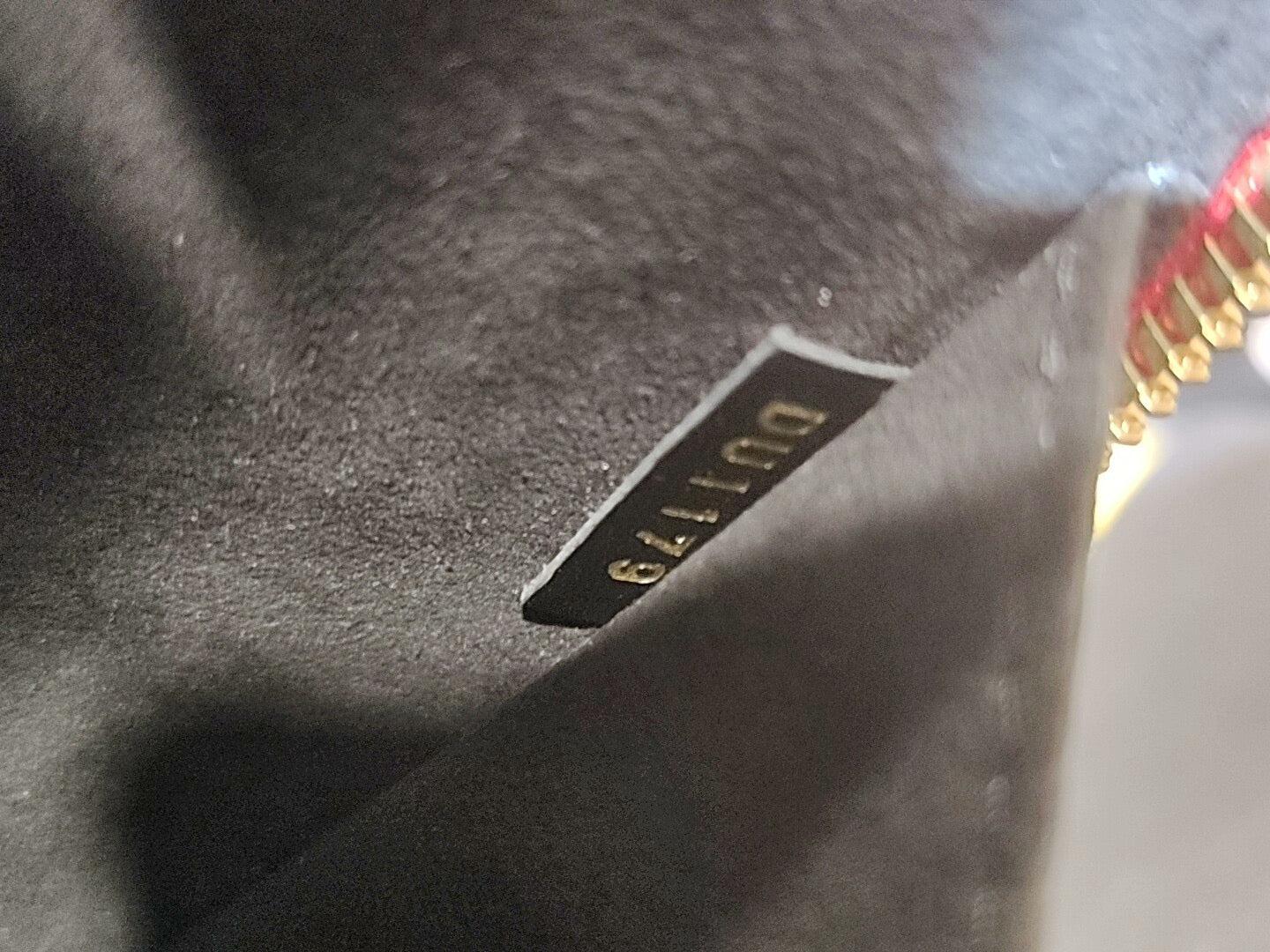 Louis Vuitton Toupie Sac à bandoulière en cuir verni rouge en vente 11