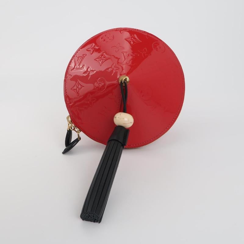 Louis Vuitton Toupie Sac à bandoulière en cuir verni rouge en vente 1