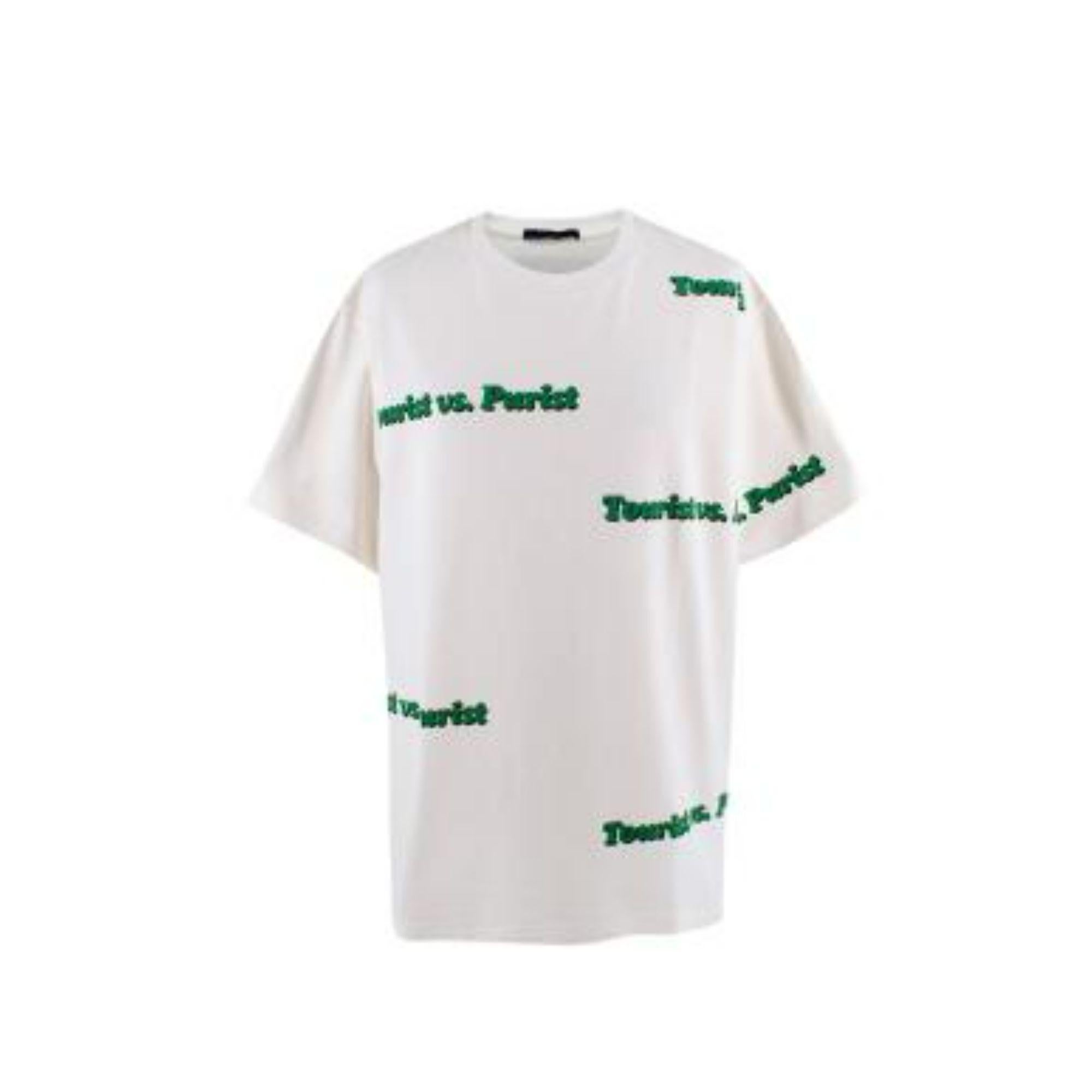 Louis Vuitton Tourist vs Purist Cotton T-shirt

-Round neckline 
-Ribbed neckline 
-Dropped shoulders 
-Tourist Vs Purist green print body 
-Relaxed fit 

Material: 

100% Cotton 

PLEASE NOTE, THESE ITEMS ARE PRE-OWNED AND MAY SHOW SIGNS OF BEING