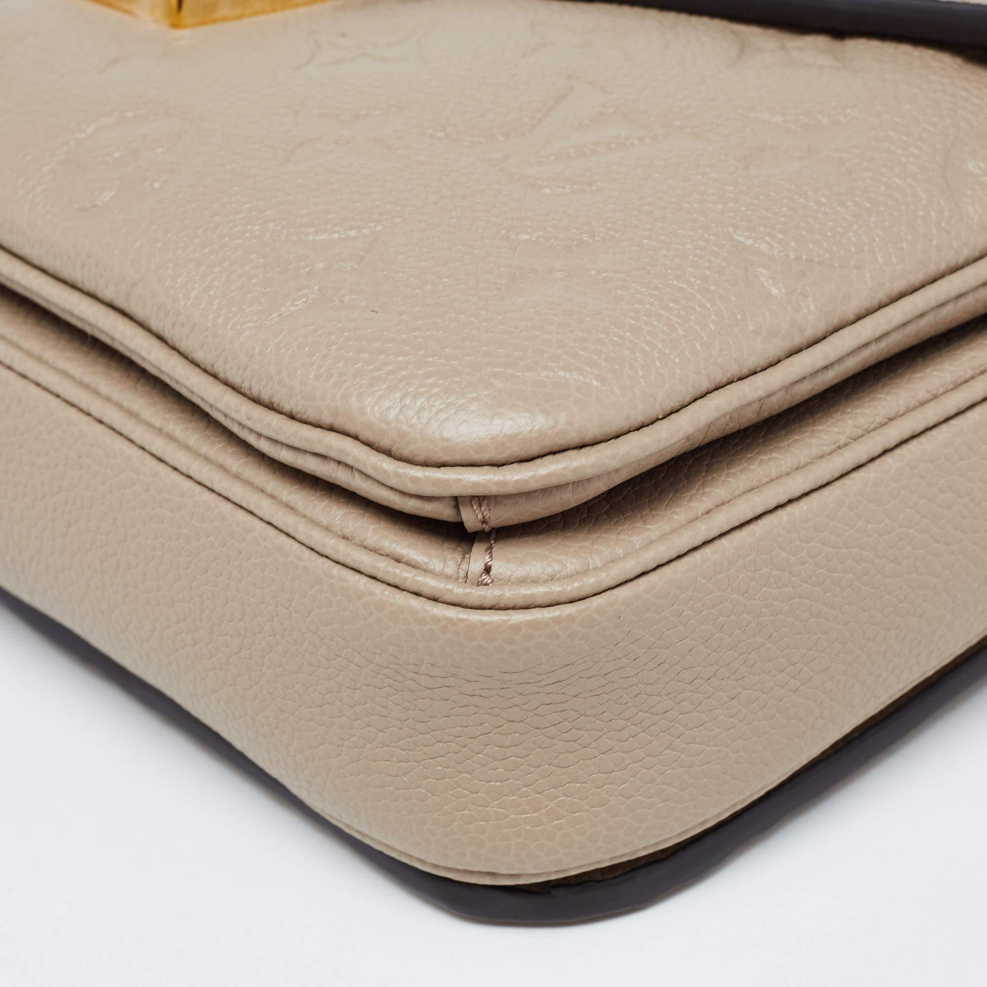 Louis Vuitton Tourterelle Monogram Empreinte Leather Pochette Metis Bag In New Condition In Dubai, Al Qouz 2