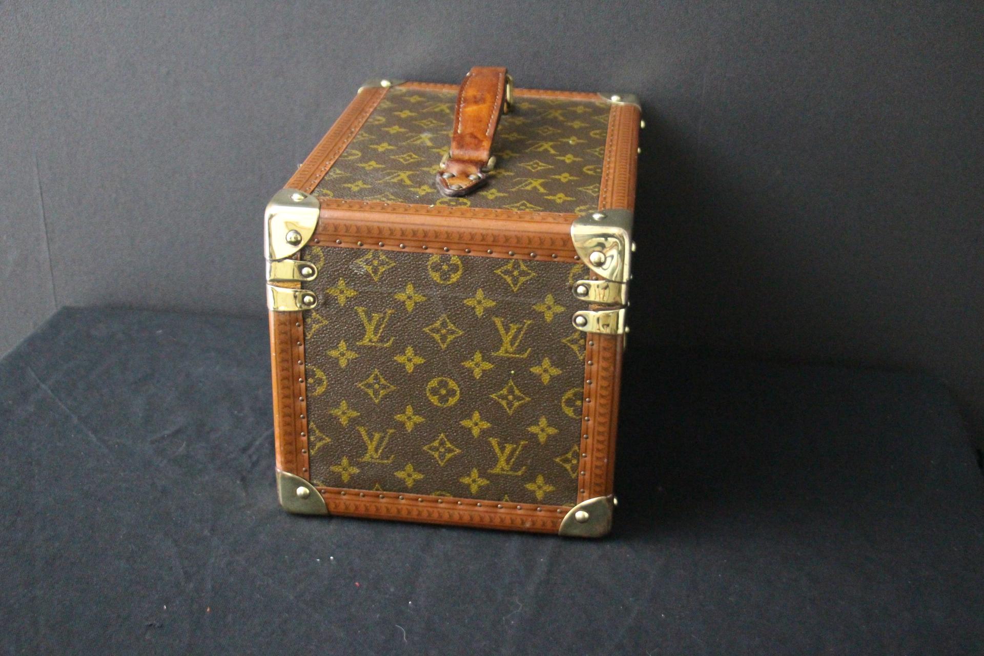 Louis Vuitton Train Case, Louis Vuitton Beauty Case, Louis Vuitton Jewelry Case In Good Condition For Sale In Saint-ouen, FR