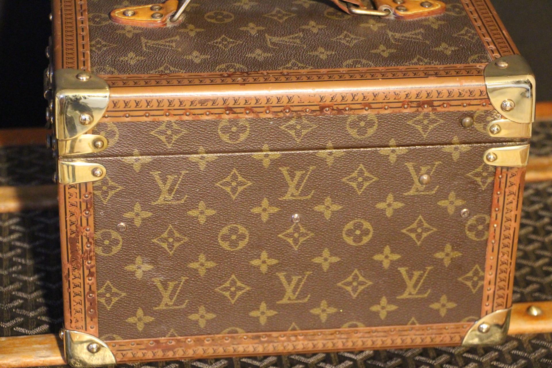 Louis Vuitton Train Case, Louis Vuitton Beauty Case, Louis Vuitton Jewelry Case In Good Condition For Sale In Saint-ouen, FR