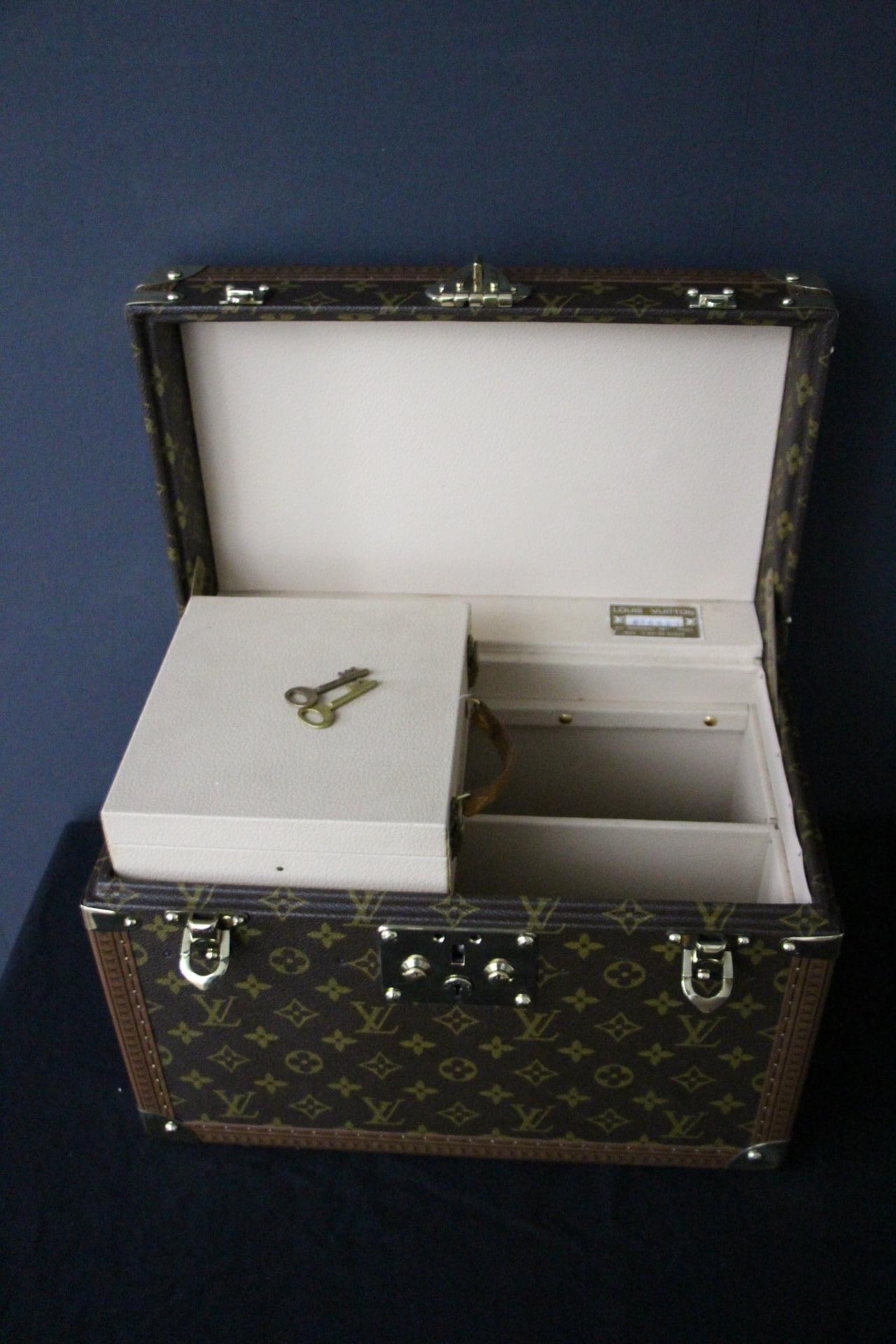 Louis Vuitton Train Case, Louis Vuitton Boite Pharmacie, Louis Vuitton Case  en vente 12