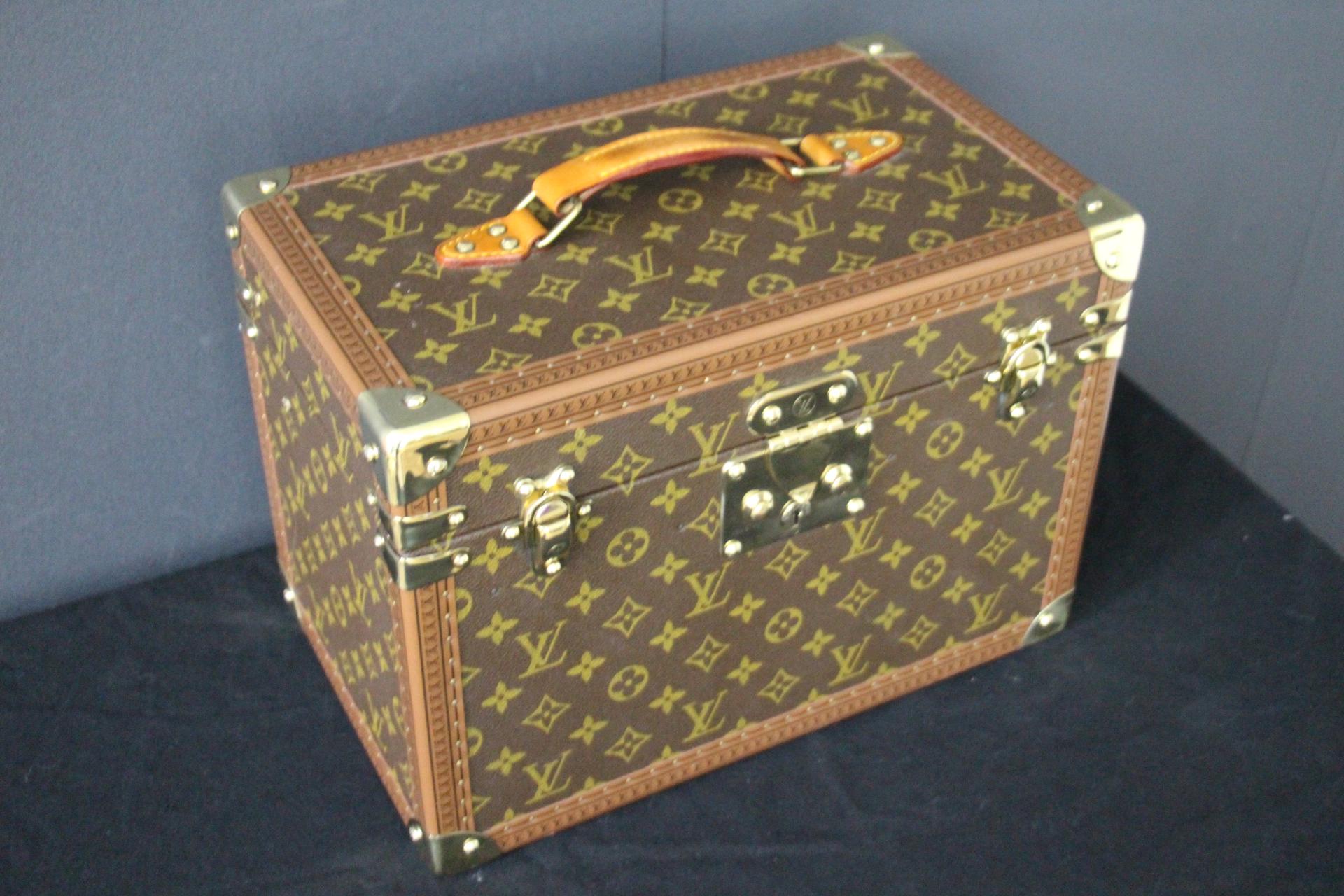 Louis Vuitton Train Case, Louis Vuitton Boite Pharmacie, Louis Vuitton Case  en vente 13