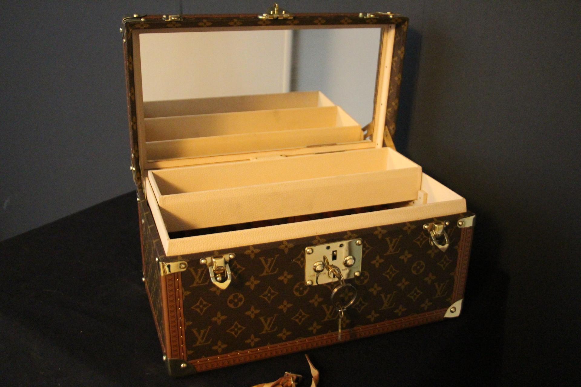Louis Vuitton Train Case, Louis Vuitton Boite Pharmacie, Louis Vuitton Case  For Sale 14