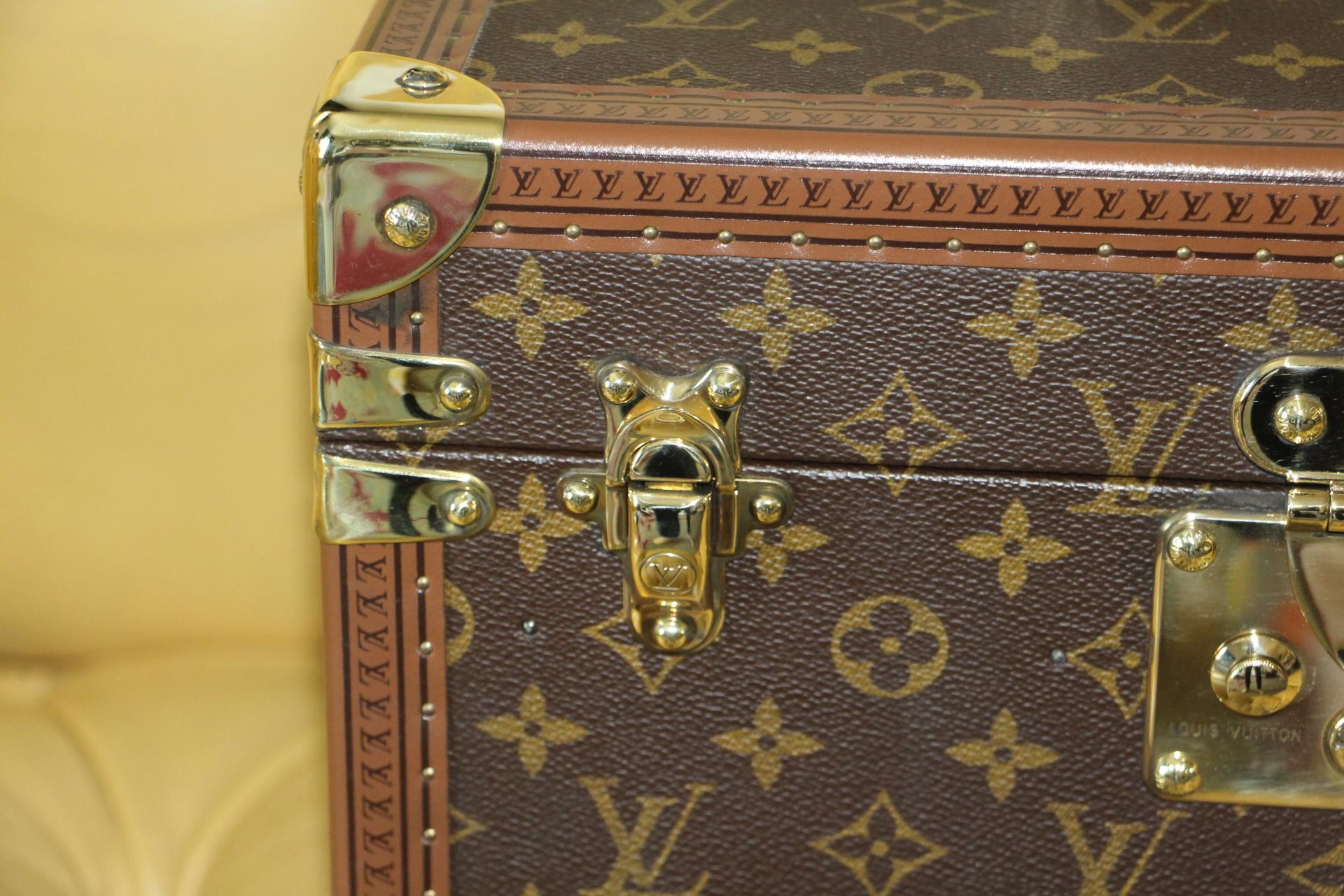 This beauty case features monogram canvas and all brass fittings.
All studs are marked Louis Vuitton as well as its leather handle.
Interior: Beige coated canvas, adjustable leather straps for holding materials. Very clean and fresh. Washable