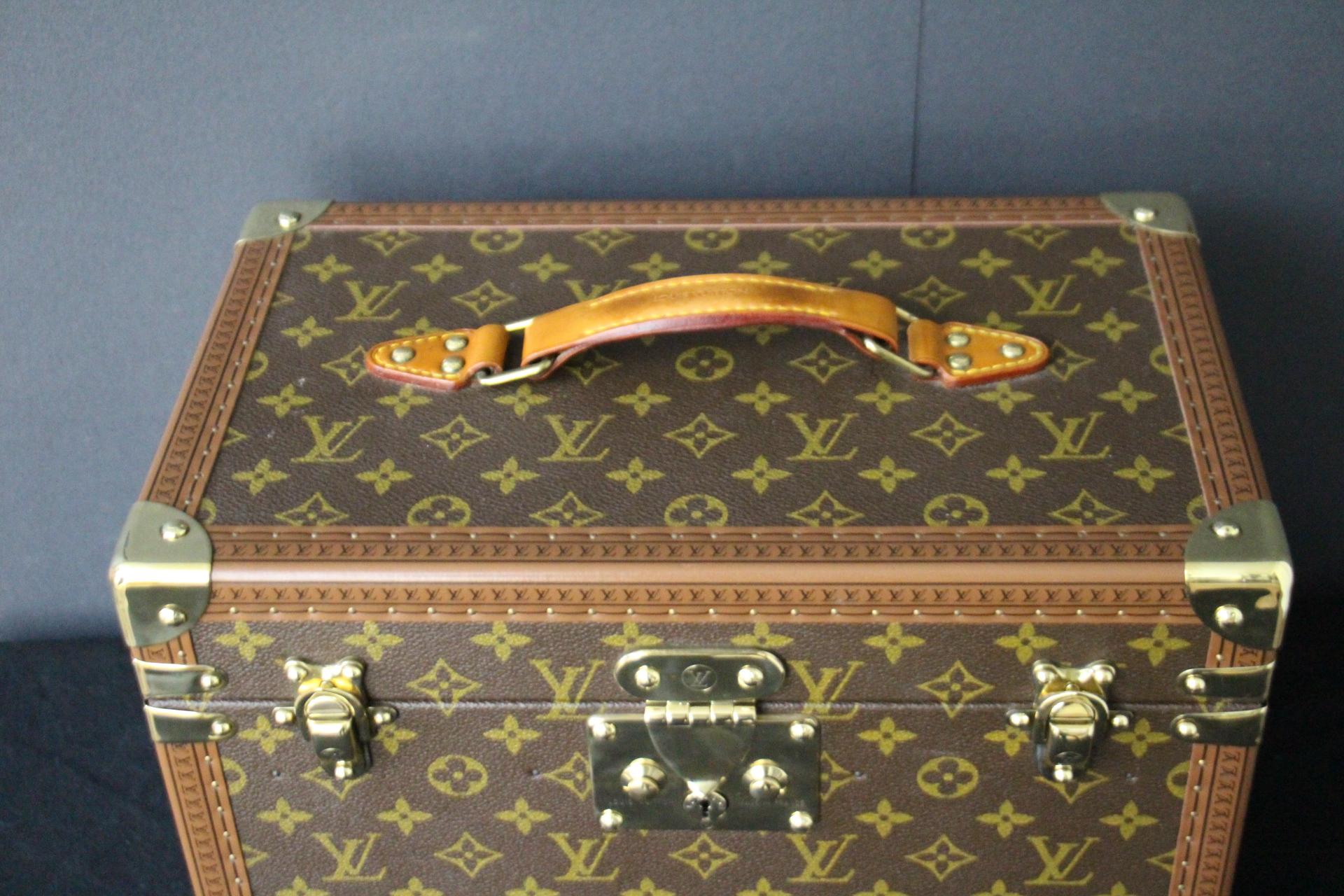 Louis Vuitton Train Case, Louis Vuitton Boite Pharmacie, Louis Vuitton Case  In Good Condition For Sale In Saint-ouen, FR