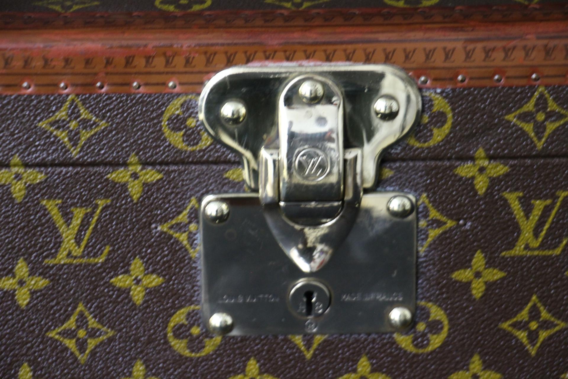 Louis Vuitton Train Case, Louis Vuitton Boite Pharmacie, Louis Vuitton Case In Good Condition For Sale In Saint-ouen, FR