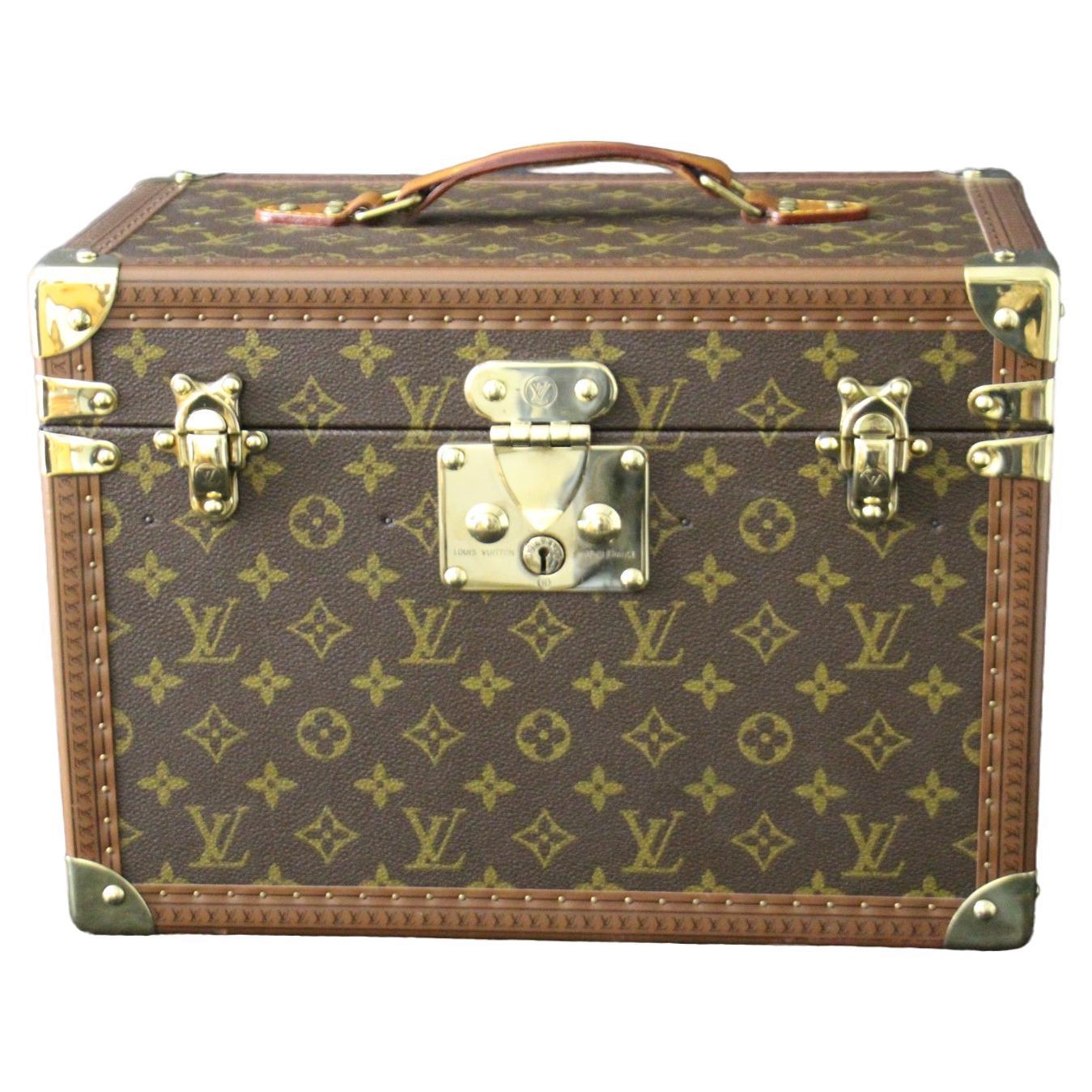 Louis Vuitton Train Case, Louis Vuitton Boite Pharmacie, Louis Vuitton Case  en vente