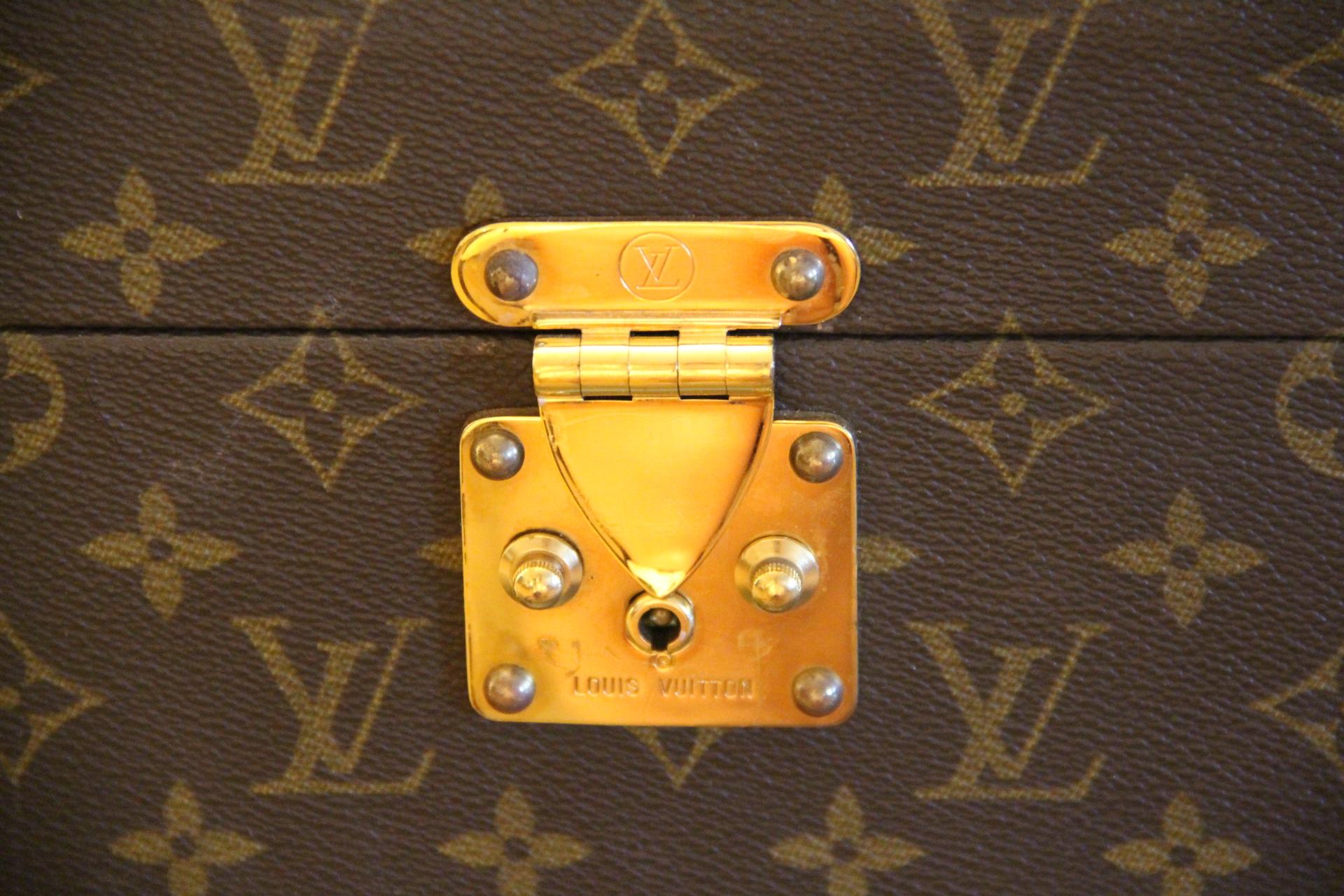 Women's or Men's Louis Vuitton Train Case, Louis Vuitton Jewelry Case, Louis Vuitton Beauty Case For Sale