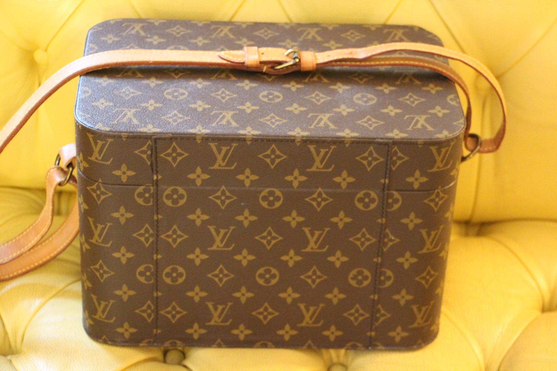 Louis Vuitton Train Case, Louis Vuitton Jewelry Case, Louis Vuitton Beauty Case In Good Condition In Saint-ouen, FR