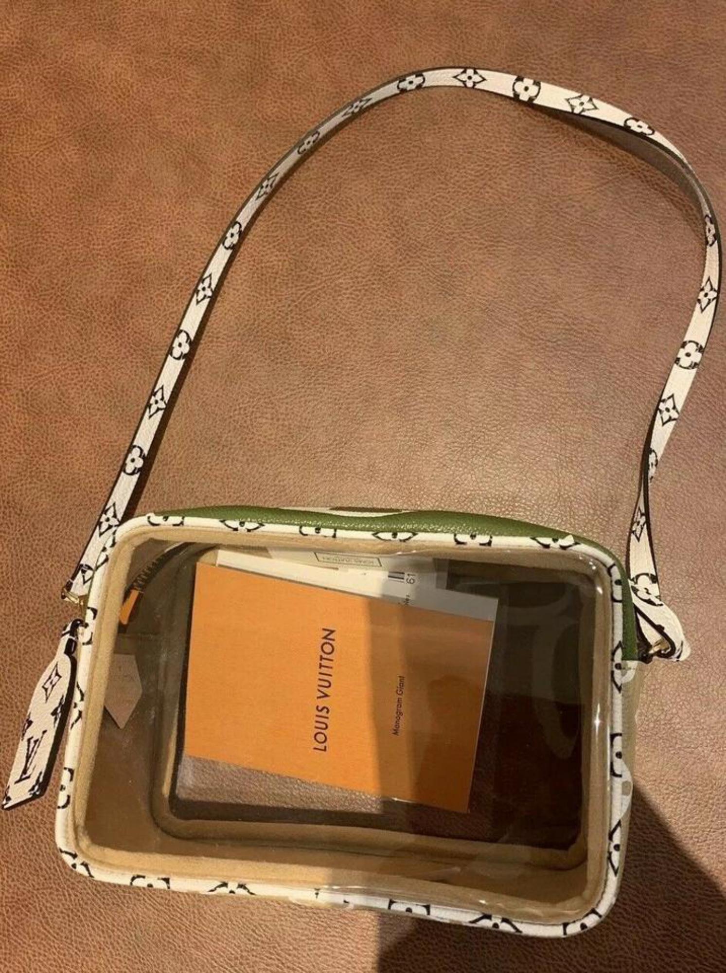 Louis Vuitton Translucent Ss19 Giants Beach Pouch Camera 870432 Shoulder Bag In New Condition For Sale In Forest Hills, NY