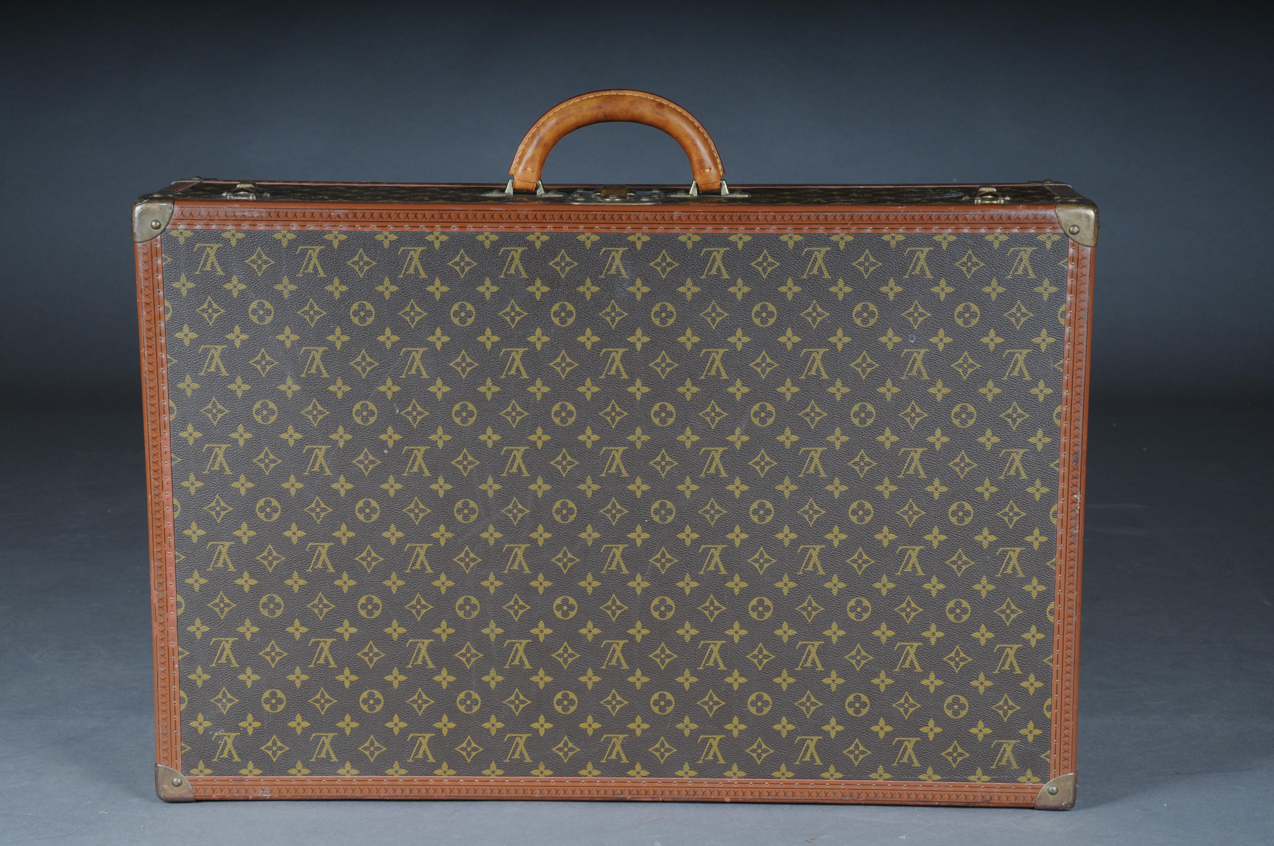 Louis Vuitton bisten trunk Travel Case/Overseas Suitcase, LV Monogram Hard Case' For Sale 1