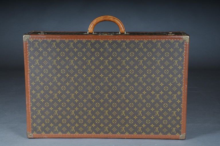 Louis Vuitton bisten trunk Travel Case/Overseas Suitcase, LV Monogram Hard  Case' For Sale at 1stDibs