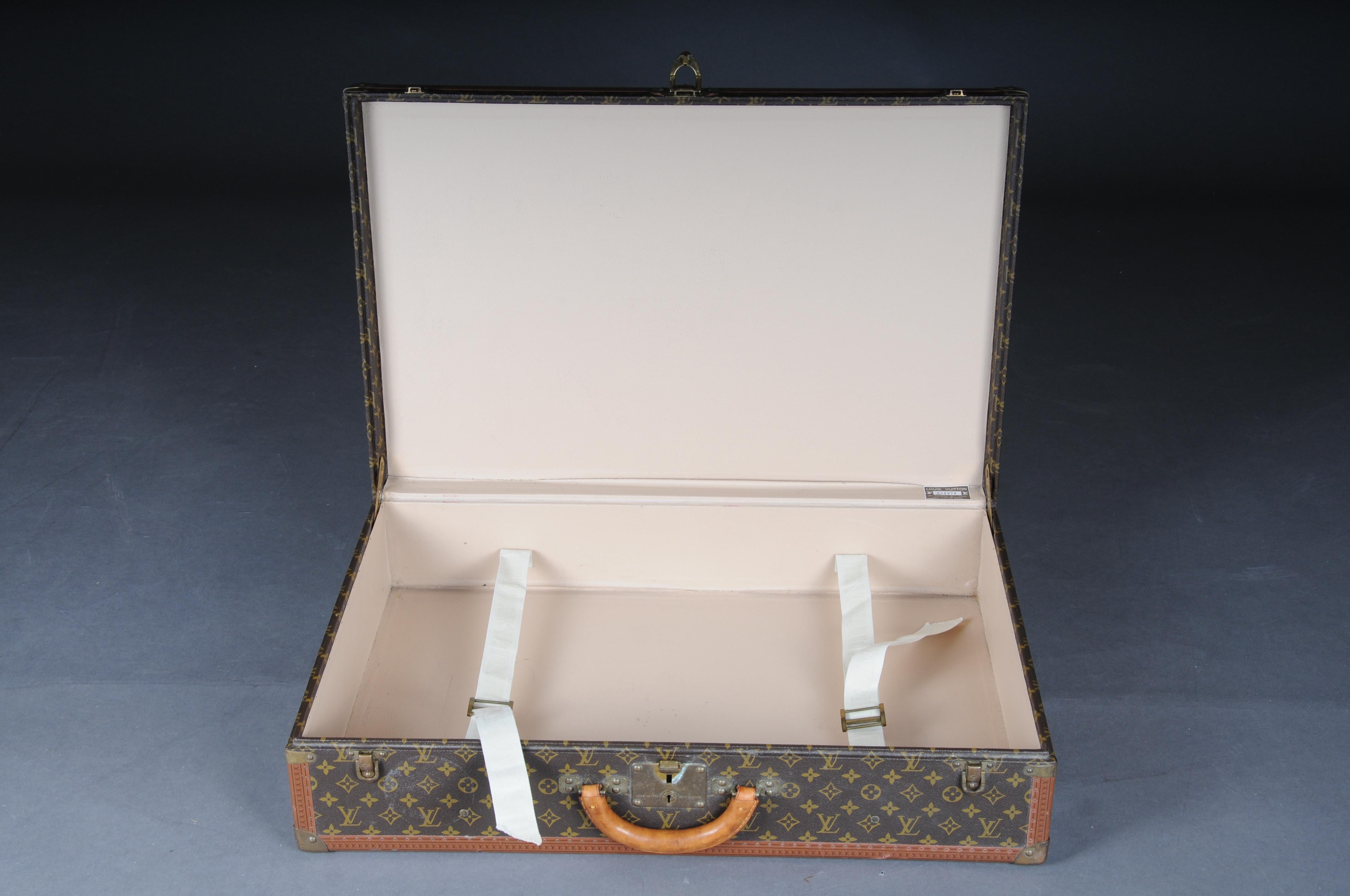 Louis Vuitton bisten trunk Travel Case/Overseas Suitcase, LV Monogram Hard Case' For Sale 5