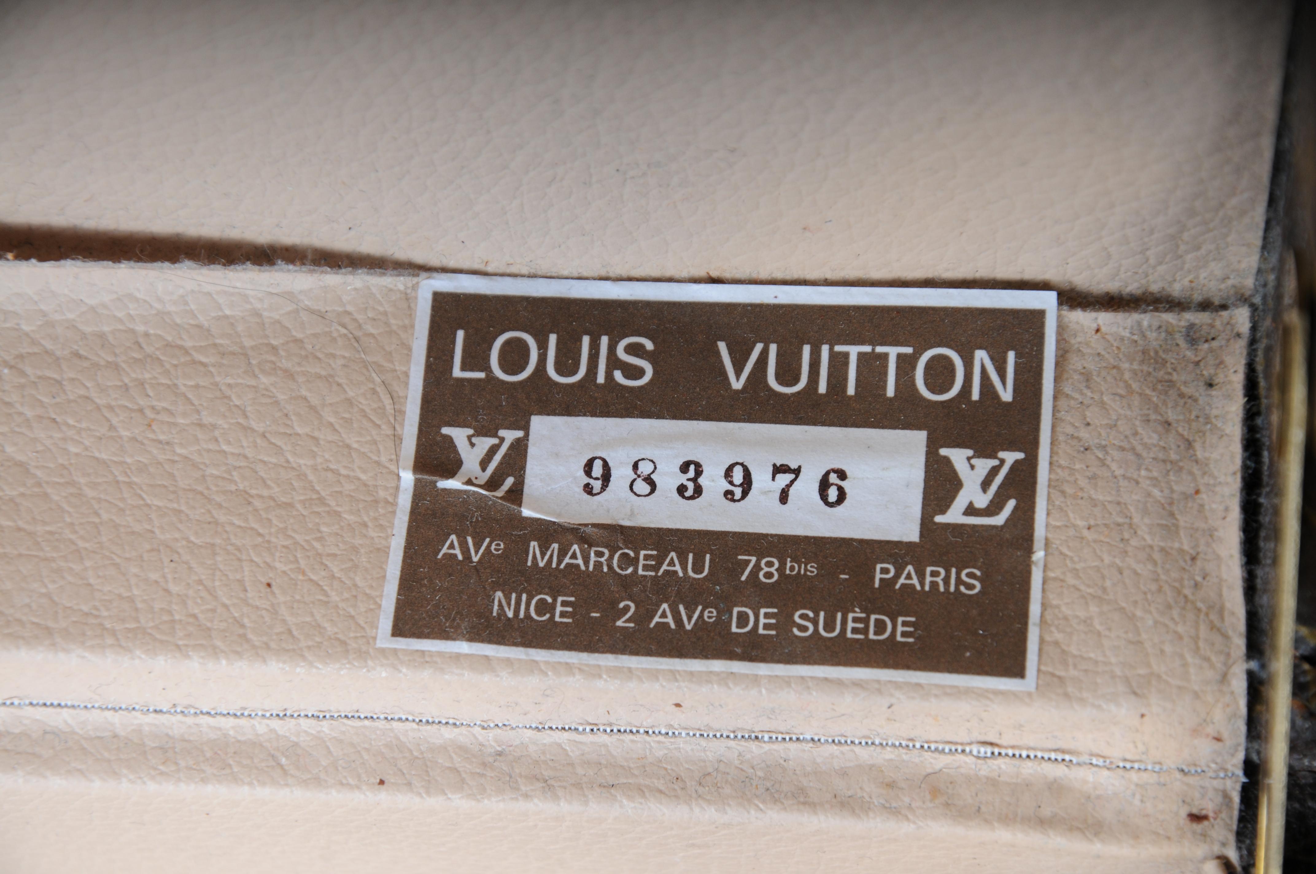 Louis Vuitton bisten trunk Travel Case/Overseas Suitcase, LV Monogram Hard Case' For Sale 8