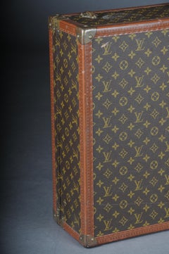 Louis Vuitton bisten trunk Travel Case/Overseas Suitcase, LV Monogram Hard Case'
