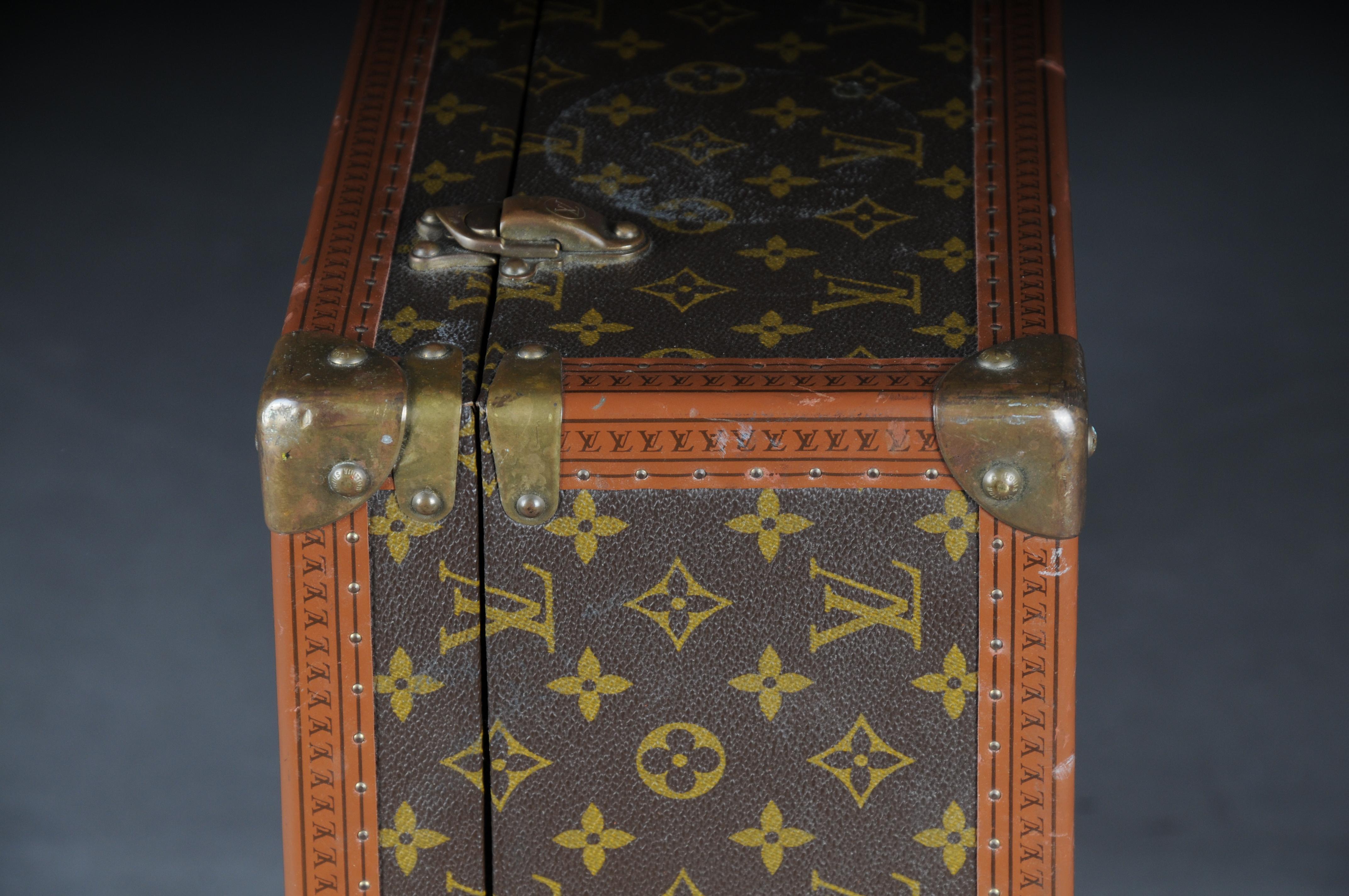20th Century Louis Vuitton bisten trunk Travel Case/Overseas Suitcase, LV Monogram Hard Case' For Sale