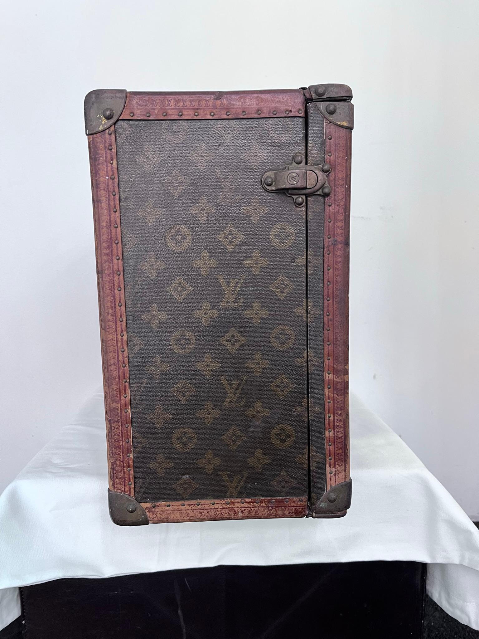 Louis Vuitton Traveling Desk 1910-1920 In Distressed Condition In New York, NY