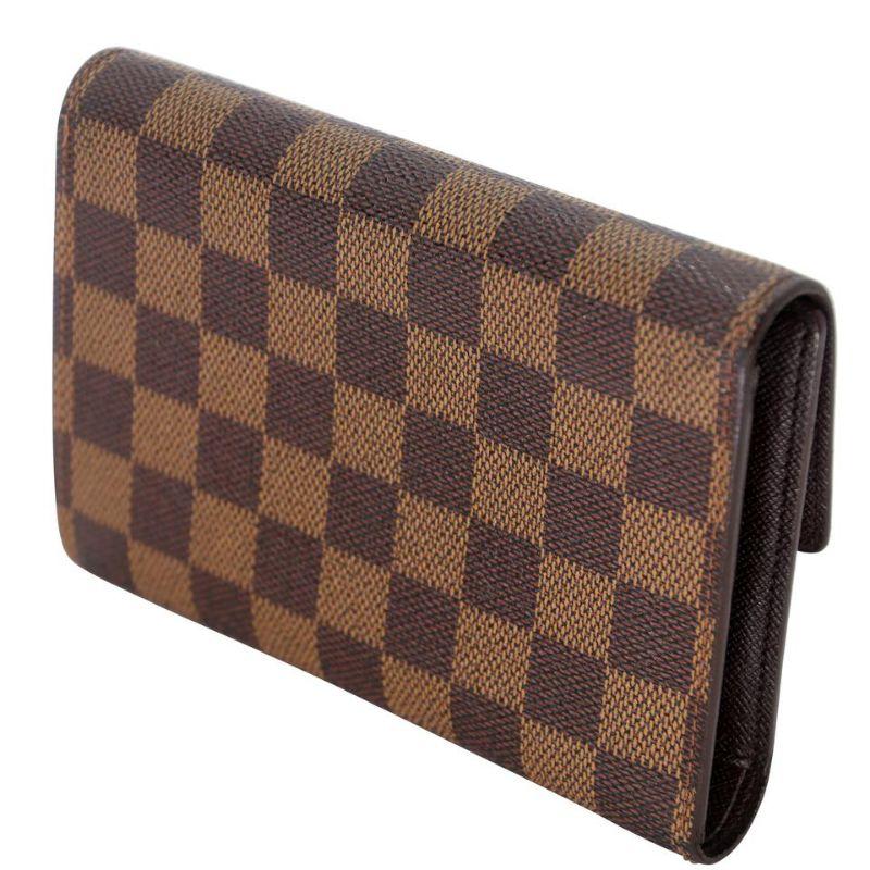 Louis Vuitton Tresor Porte Monogram Damier Etui Papiers Wallet LV-0813N-0006

This Louis Vuitton Damier Tresor Canvas Wallet is the most elegant way to organize your essentials like your bills, currency, credit cards and plenty of coins. This