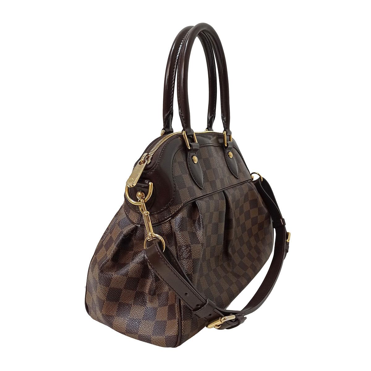 Iconic LV bag
Year 2009
Damier
Leather
Brown color
Golden metal
Double handle, can be carried on shoulder too
Zip closure
Internal pocket and phone holder
Red textile internal
Cm 34 x 25 x 14,5 (13,3 x 9,84 x 5,7 inches)
Worldwide express shipping