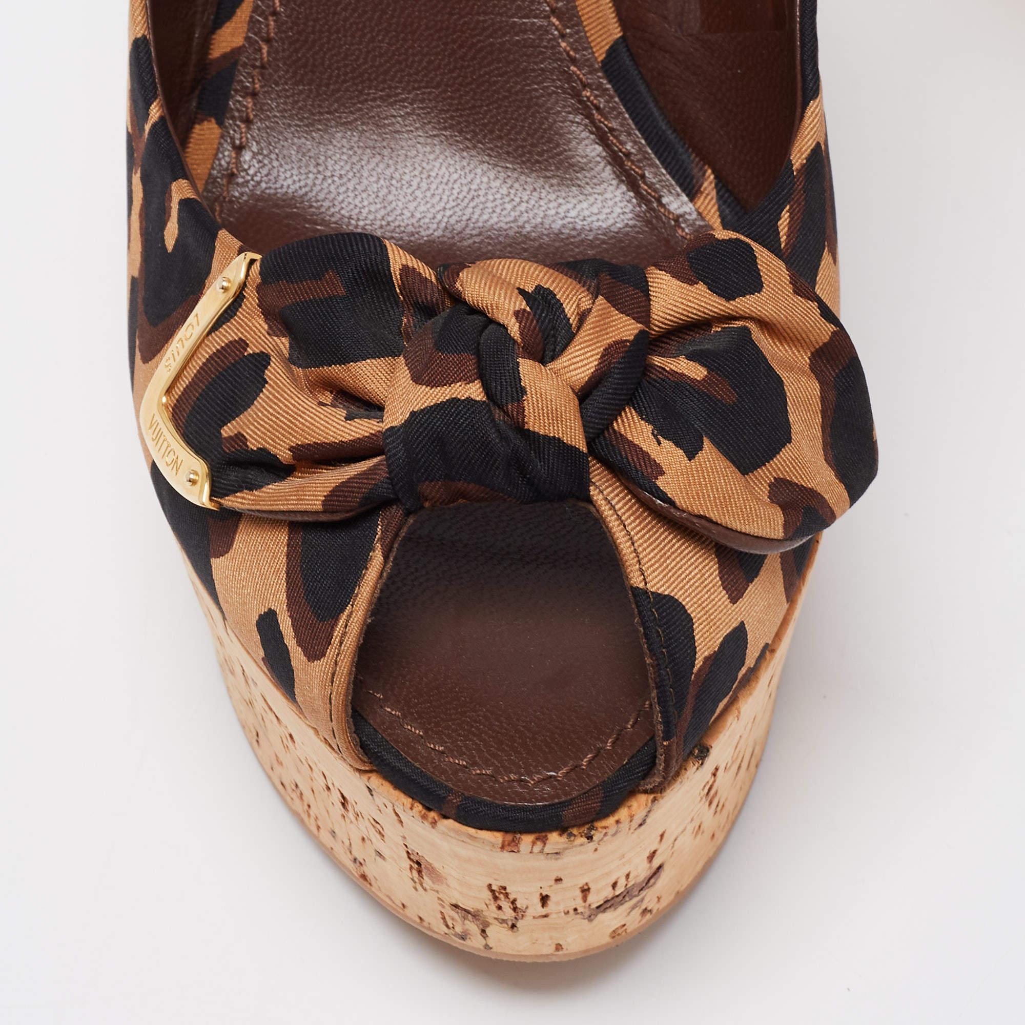 Louis Vuitton Tri-Color Canvas Bow Platform Wedge Slingback Sandals Size 40 For Sale 2