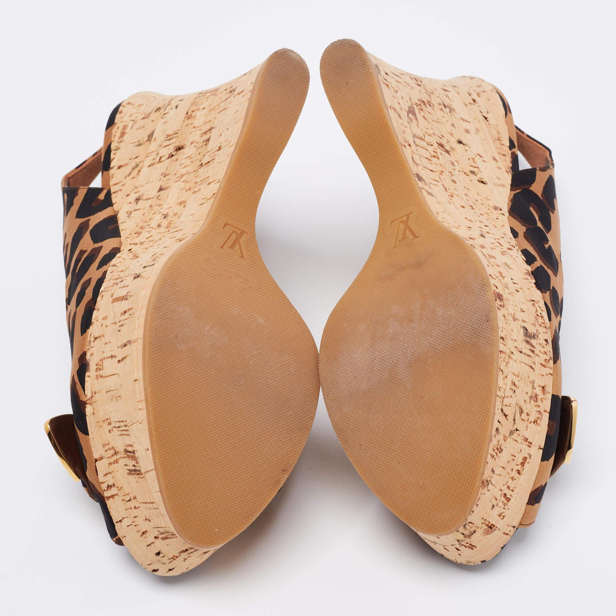 Louis Vuitton Tri-Color Canvas Bow Platform Wedge Slingback Sandals Size 40 For Sale 3