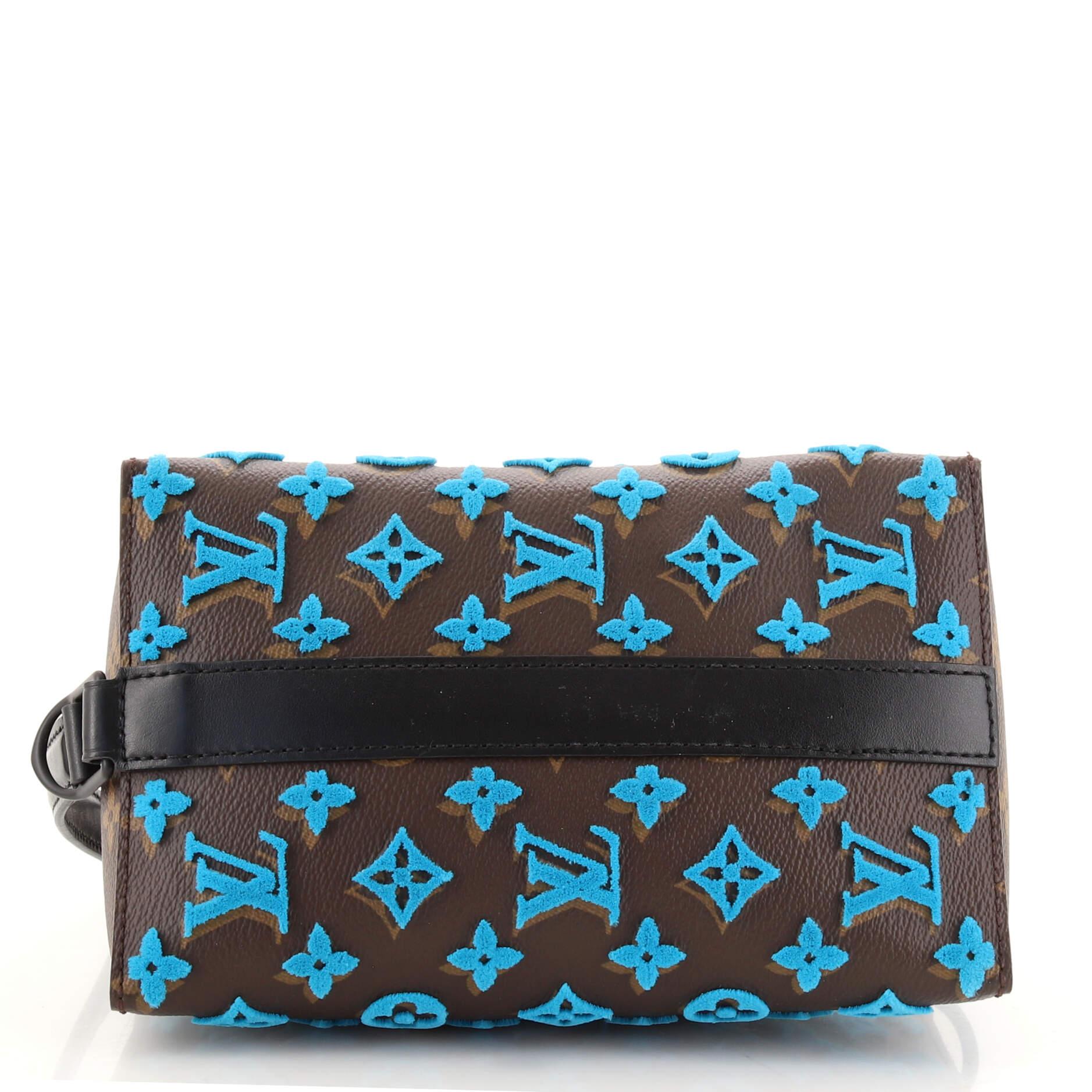 louis vuitton triangle messenger bag