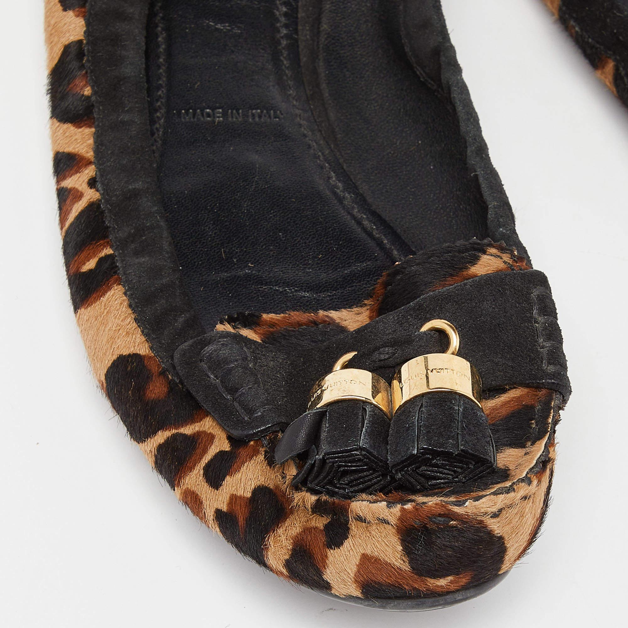 Louis Vuitton Tricolor Leopard Print Calf Hair and Suede Tassel Scrunch Loafers  In Good Condition For Sale In Dubai, Al Qouz 2