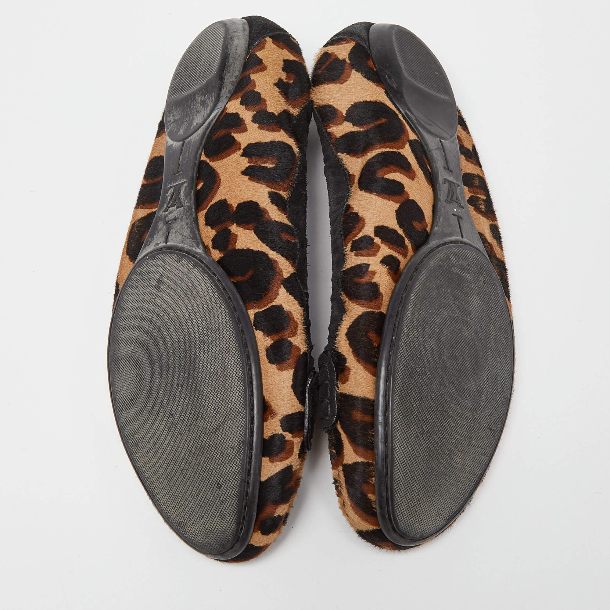 Women's Louis Vuitton Tricolor Leopard Print Calf Hair and Suede Tassel Scrunch Loafers  For Sale