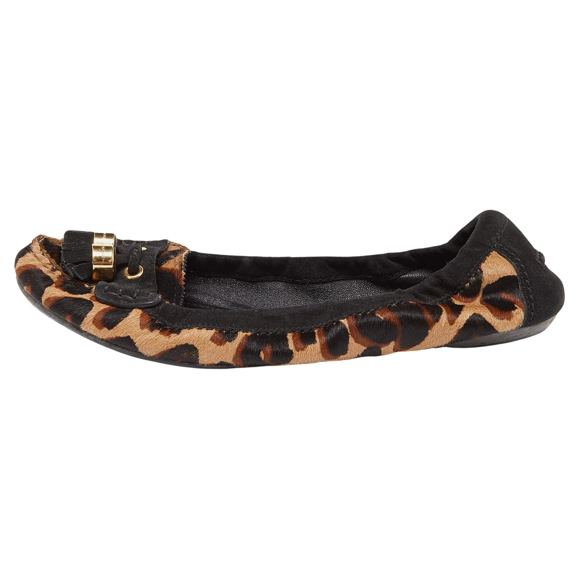 Louis Vuitton Tricolor Leopard Print Calf Hair and Suede Tassel Scrunch Loafers  For Sale