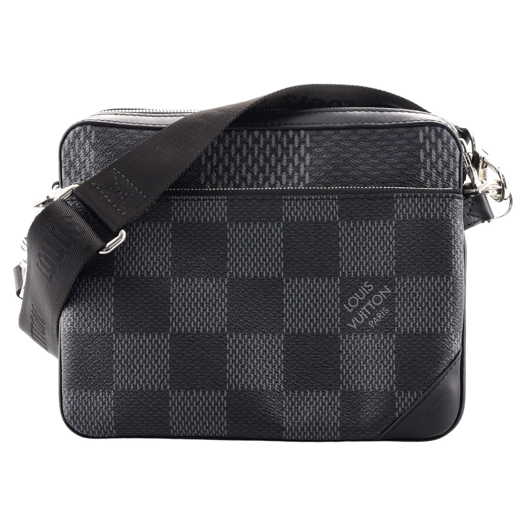Trio Messenger Bag von Louis Vuitton Limited Edition Damier Graphit 3D Druck bei 1stDibs