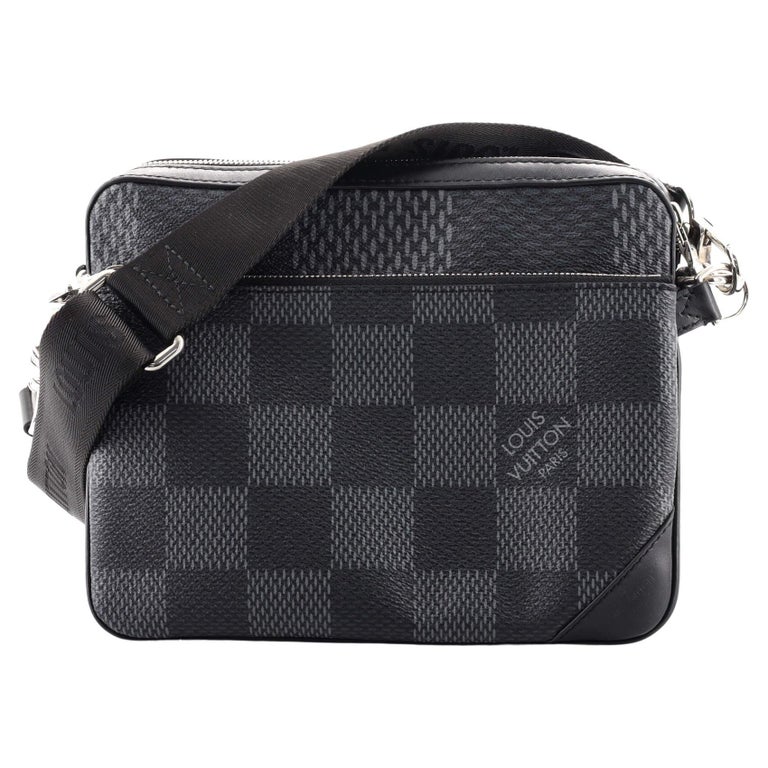 Louis Vuitton Damier Graphite 3D e Sling Bag