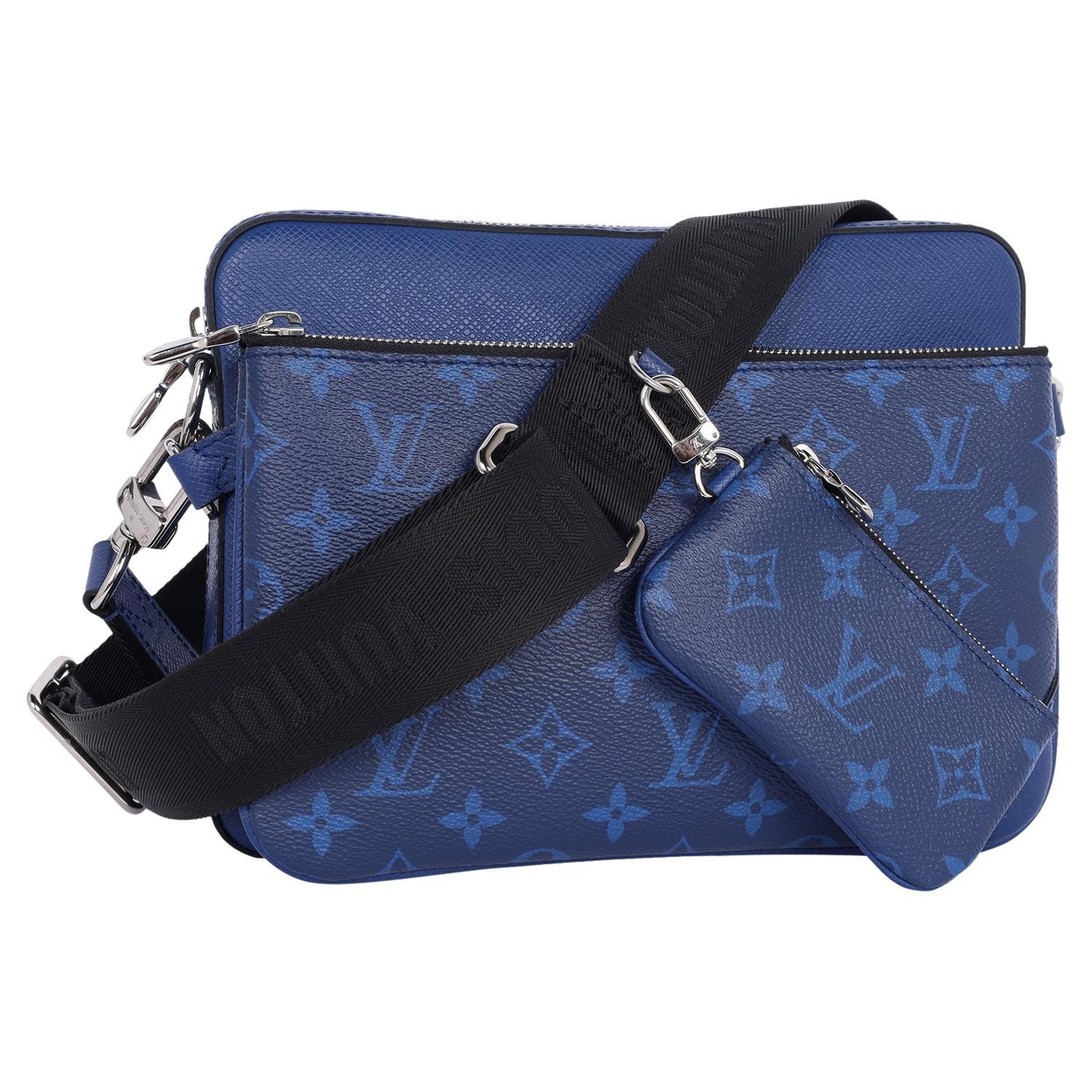 Louis Vuitton Trio Messenger Bag Monogramm Taigarama Kobaltblau im Angebot