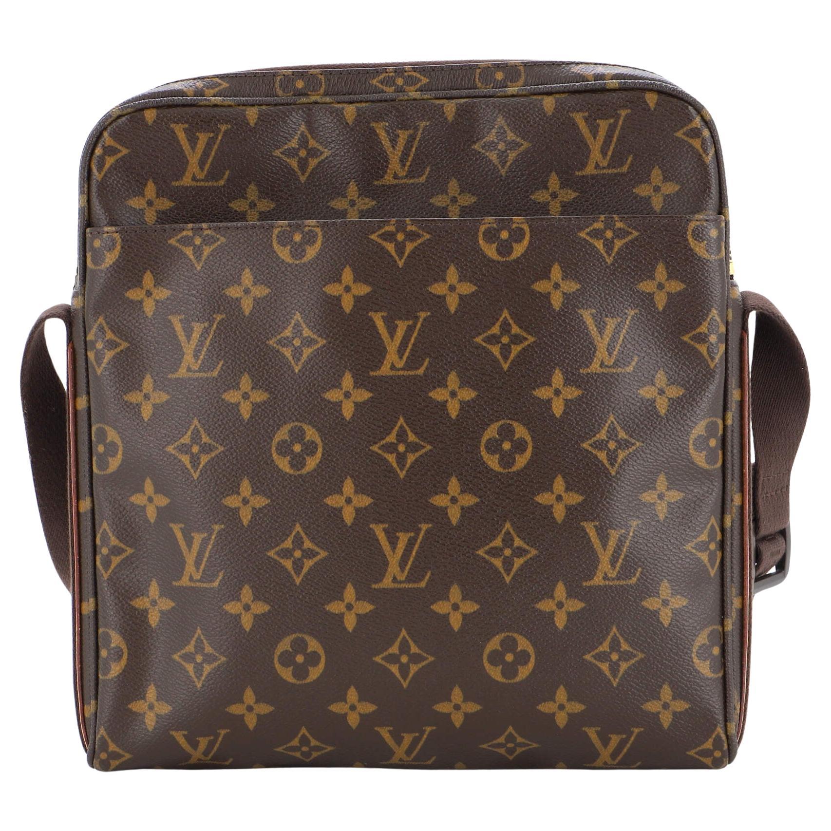 Louis Vuitton Beaubourg Mm - 2 For Sale on 1stDibs