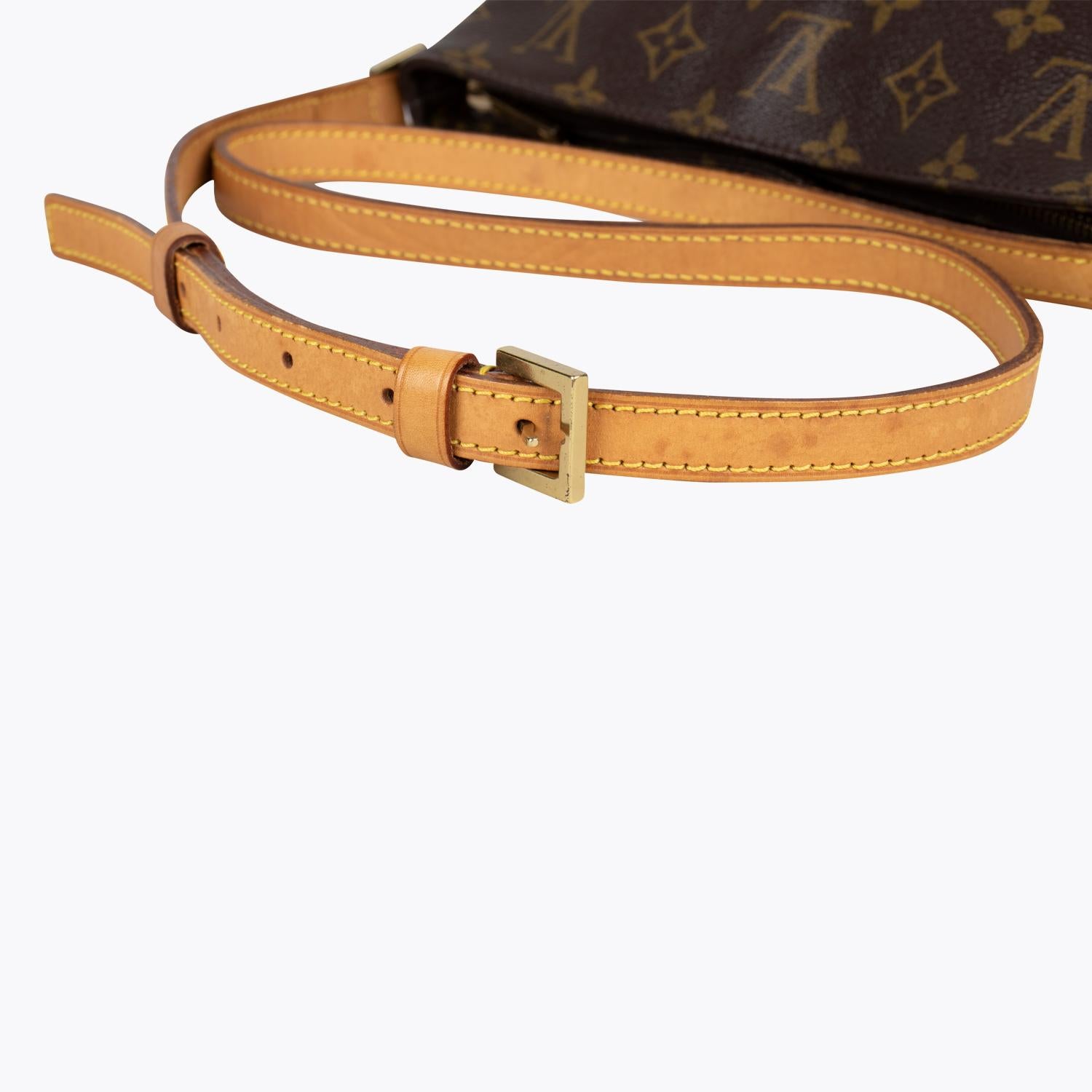 Louis Vuitton Trotteur Crossbody Bag 4