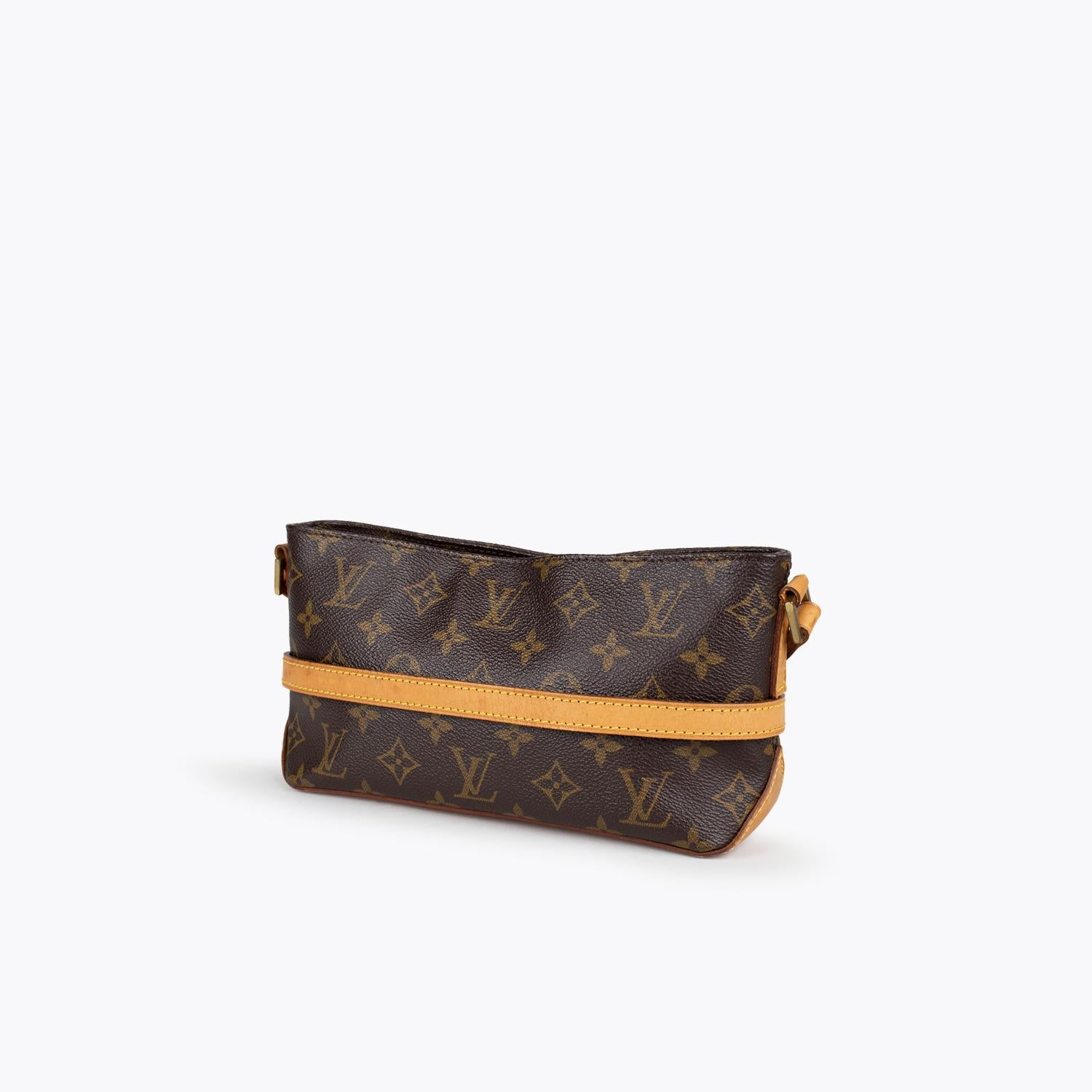 Brown and tan monogram coated canvas Louis Vuitton Trotteur crossbody bag with

- Brass hardware
- Single flat shoulder strap
- Tan vachetta leather trim
- Brown canvas lining, single zip pocket at interior walls and zip closure at top

Overall