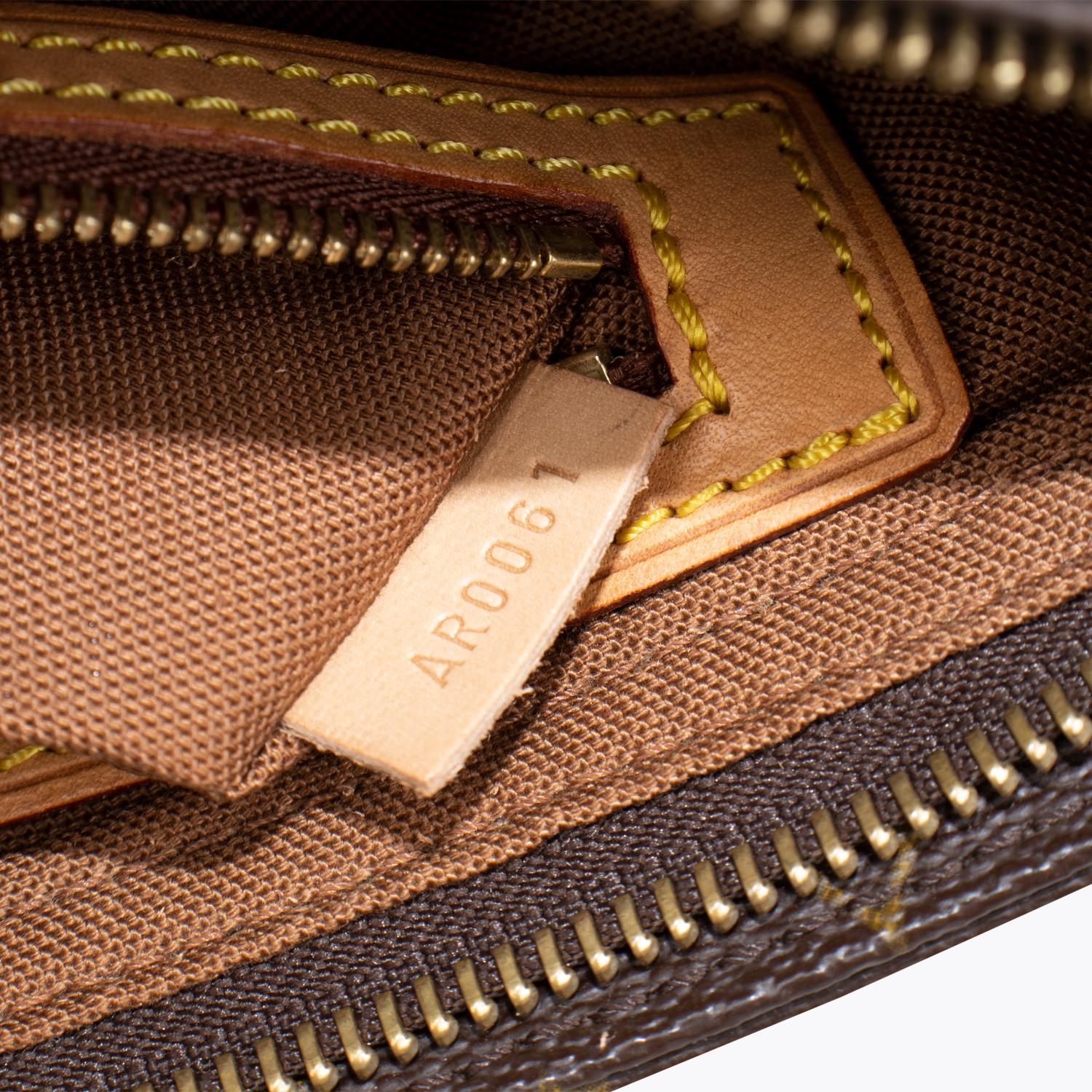 Louis Vuitton Trotteur Crossbody Bag 1